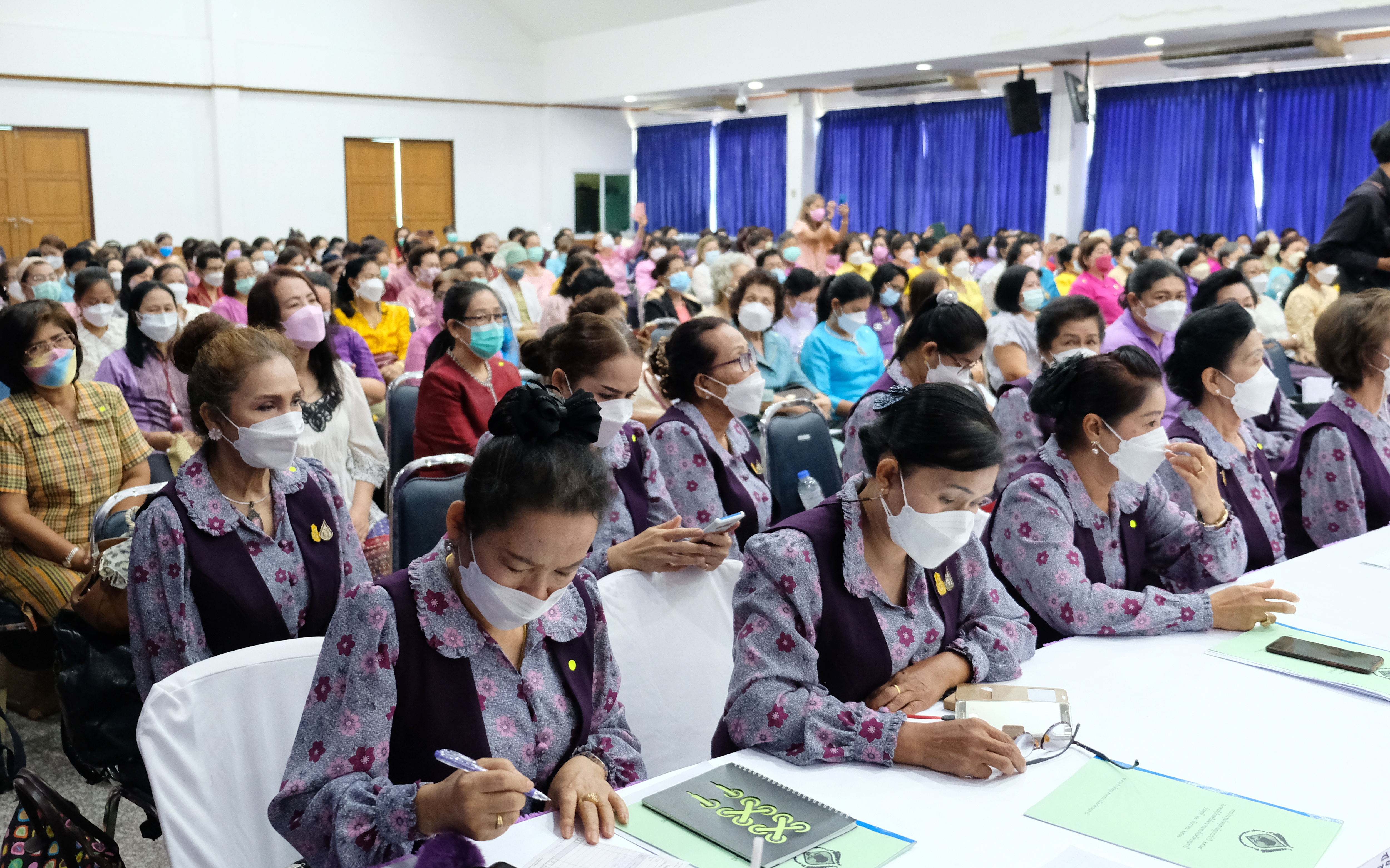 พช.ปทุมธานี “ร่วมประชุมสมาคมผู้นำสตรีพัฒนาชุมชนจังหวัดปทุมธานี ประจำปี ๒๕๖๔”