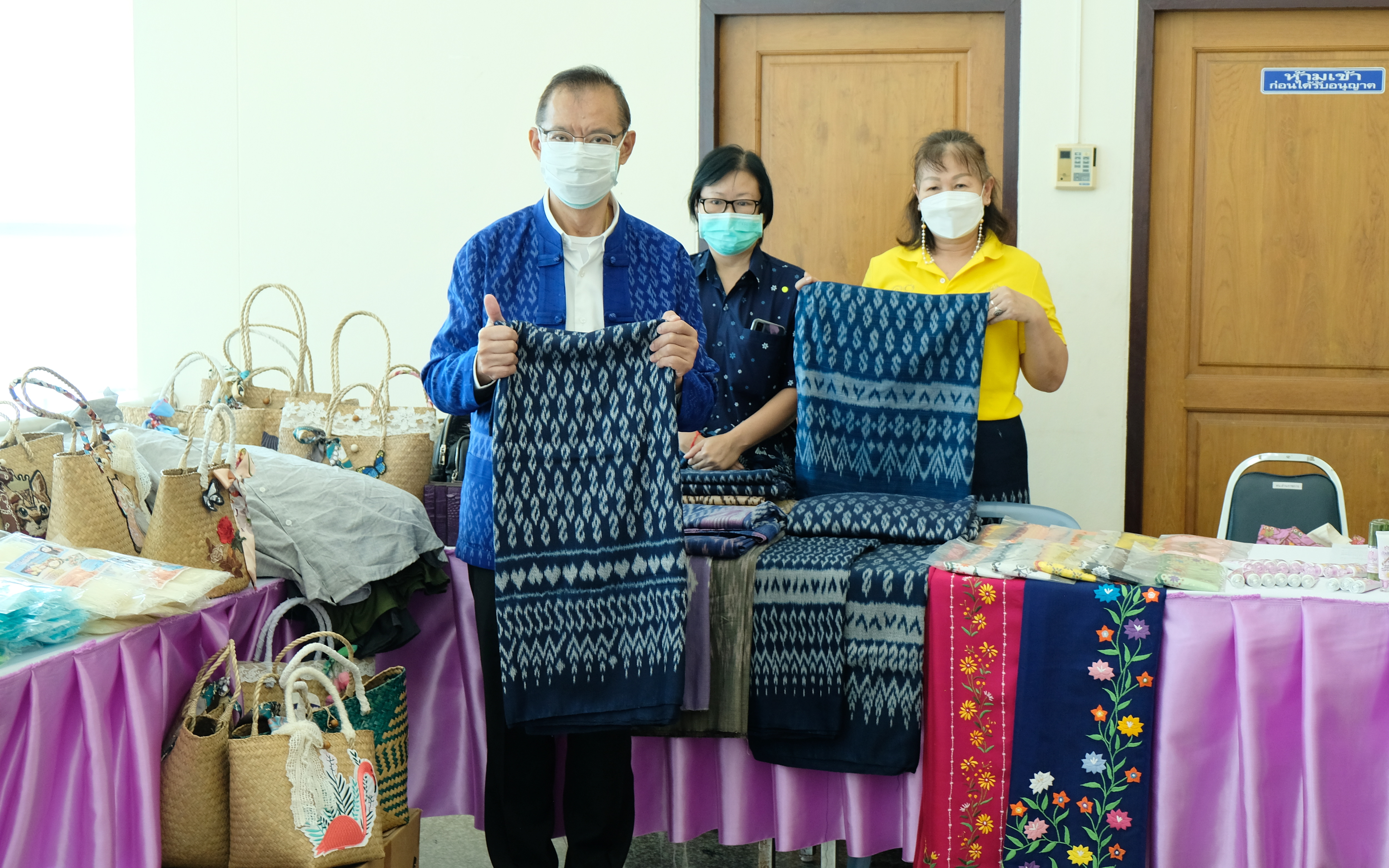 พช.ปทุมธานี “ร่วมประชุมสมาคมผู้นำสตรีพัฒนาชุมชนจังหวัดปทุมธานี ประจำปี ๒๕๖๔”