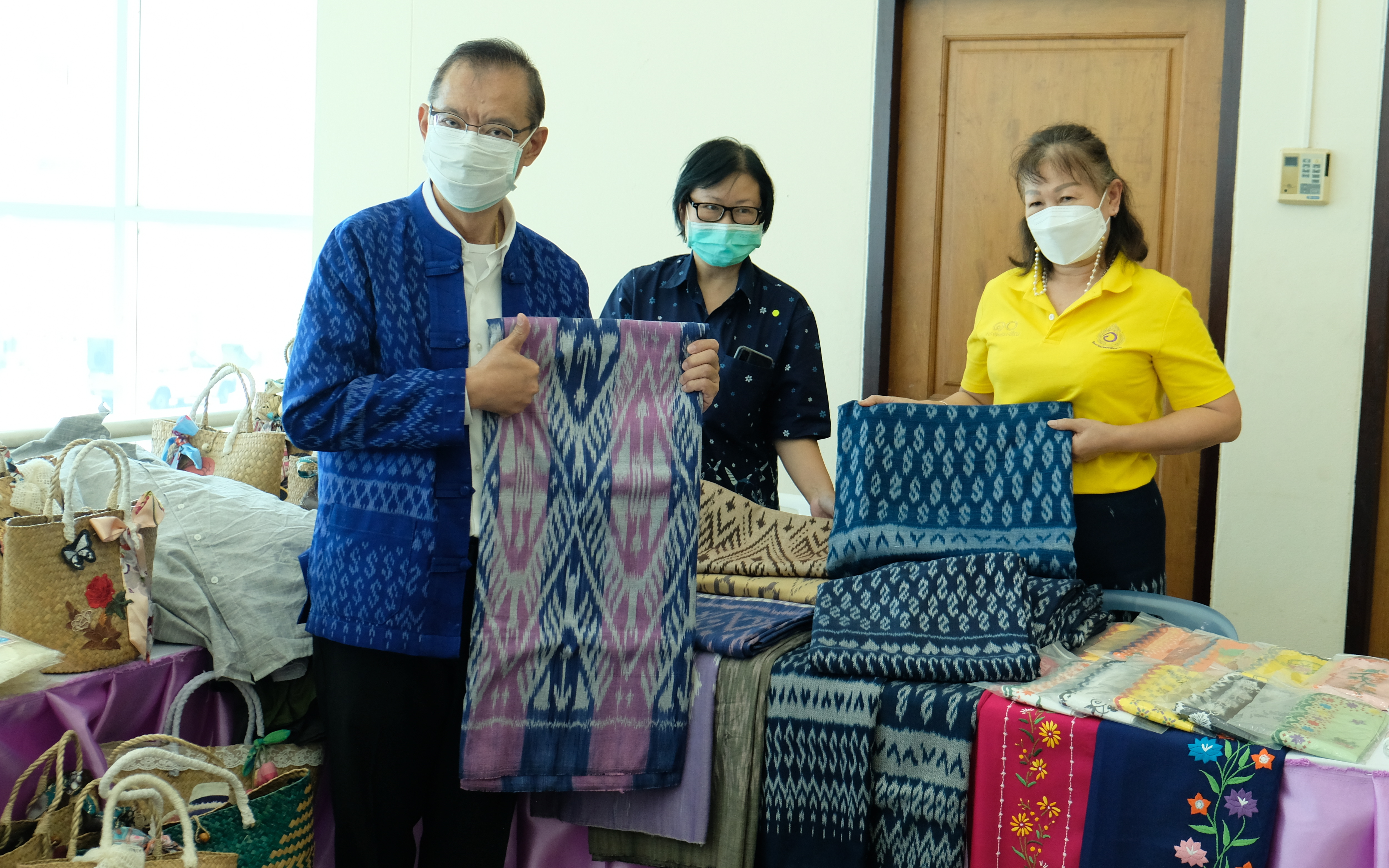 พช.ปทุมธานี “ร่วมประชุมสมาคมผู้นำสตรีพัฒนาชุมชนจังหวัดปทุมธานี ประจำปี ๒๕๖๔”