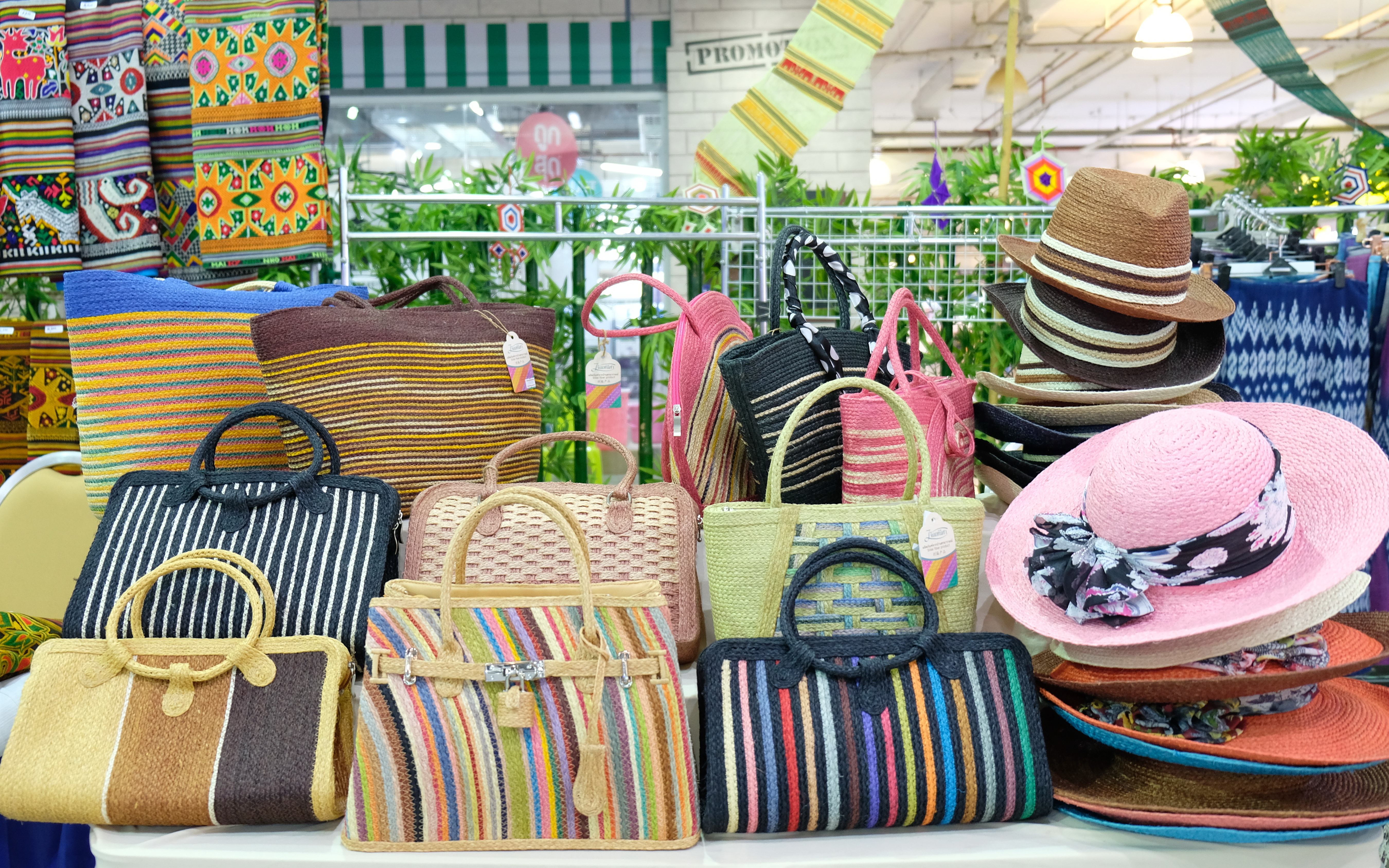 พช.ปทุมธานี “เครือข่ายโอทอปอำเภอลำลูกกา จังหวัดปทุมธานี จัดงาน Art & Eat ครั้งที่ ๒”