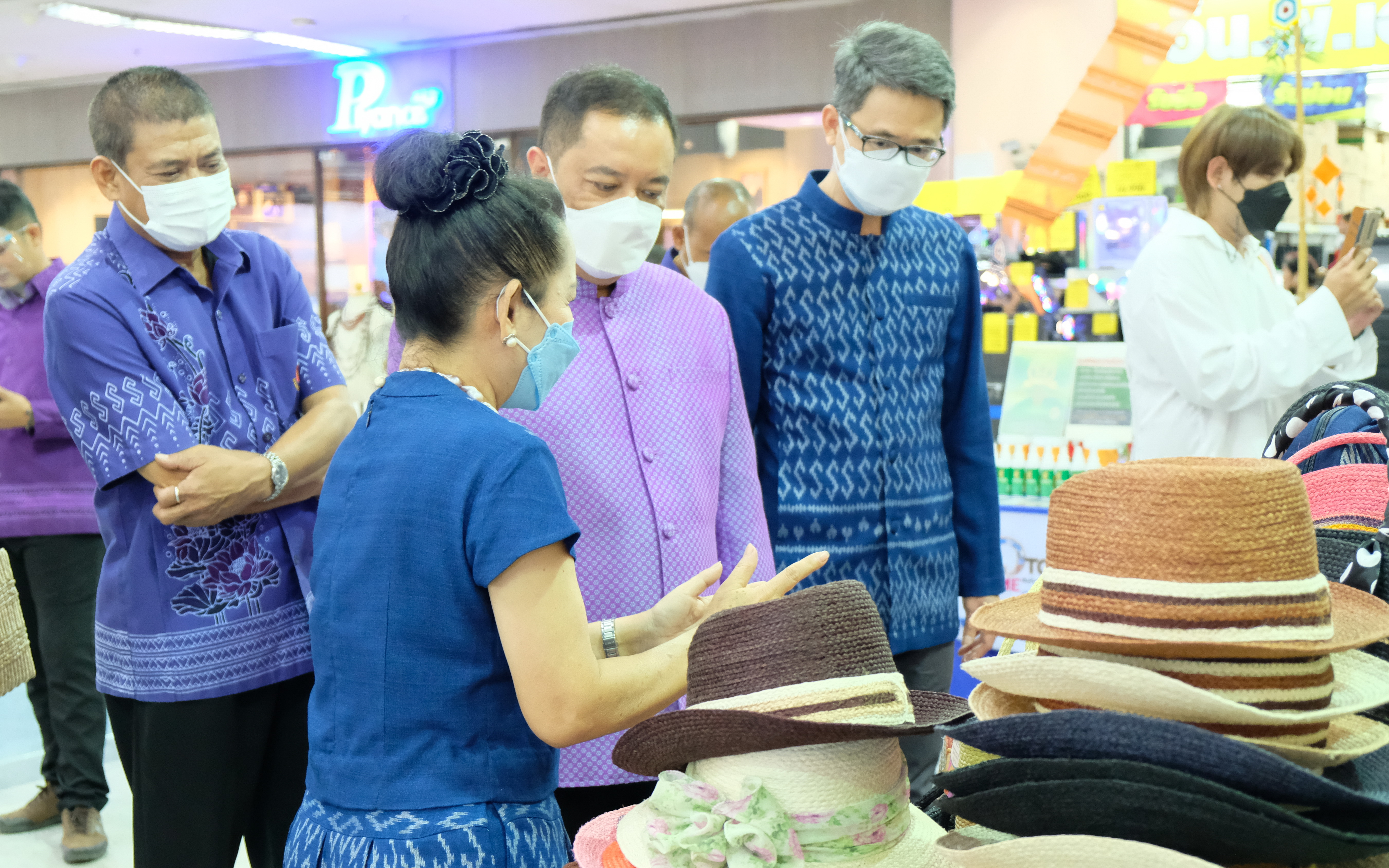 พช.ปทุมธานี “เครือข่ายโอทอปอำเภอลำลูกกา จังหวัดปทุมธานี จัดงาน Art & Eat ครั้งที่ ๒”