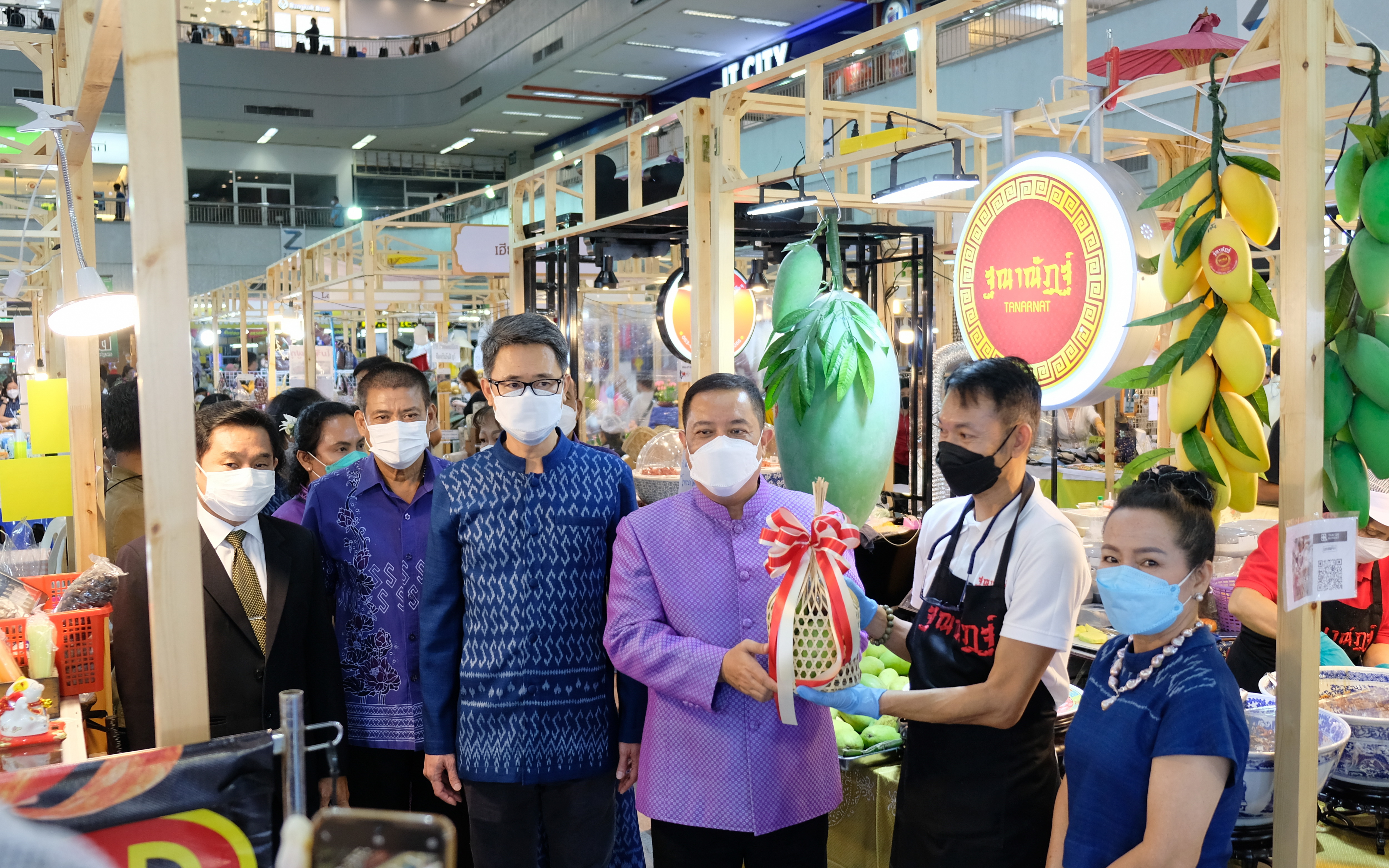 พช.ปทุมธานี “เครือข่ายโอทอปอำเภอลำลูกกา จังหวัดปทุมธานี จัดงาน Art & Eat ครั้งที่ ๒”