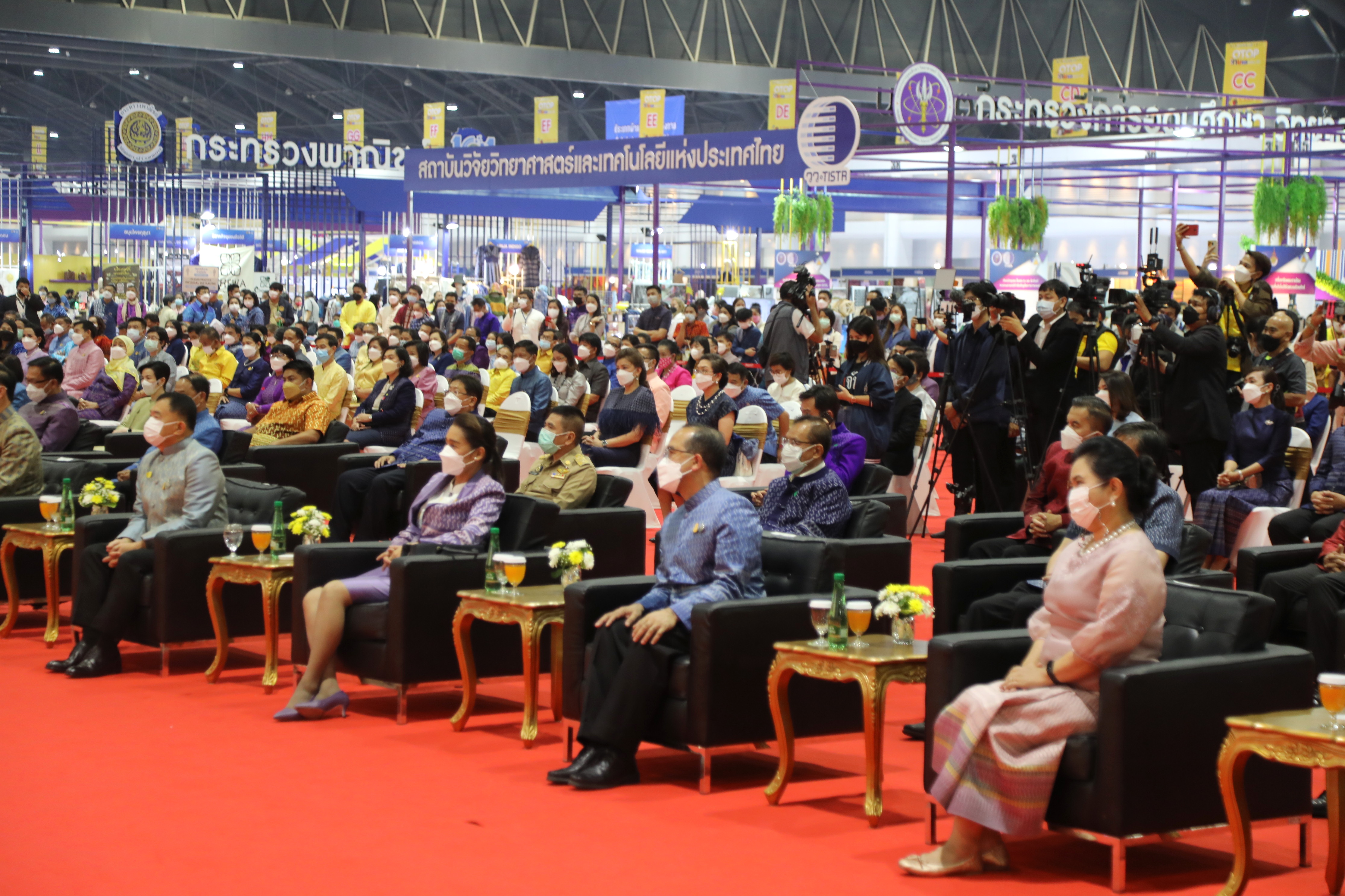 พช.ปทุมธานี “ร่วมพิธีเปิดงาน “OTOP ไทย สู้ภัยโควิด-๑๙”