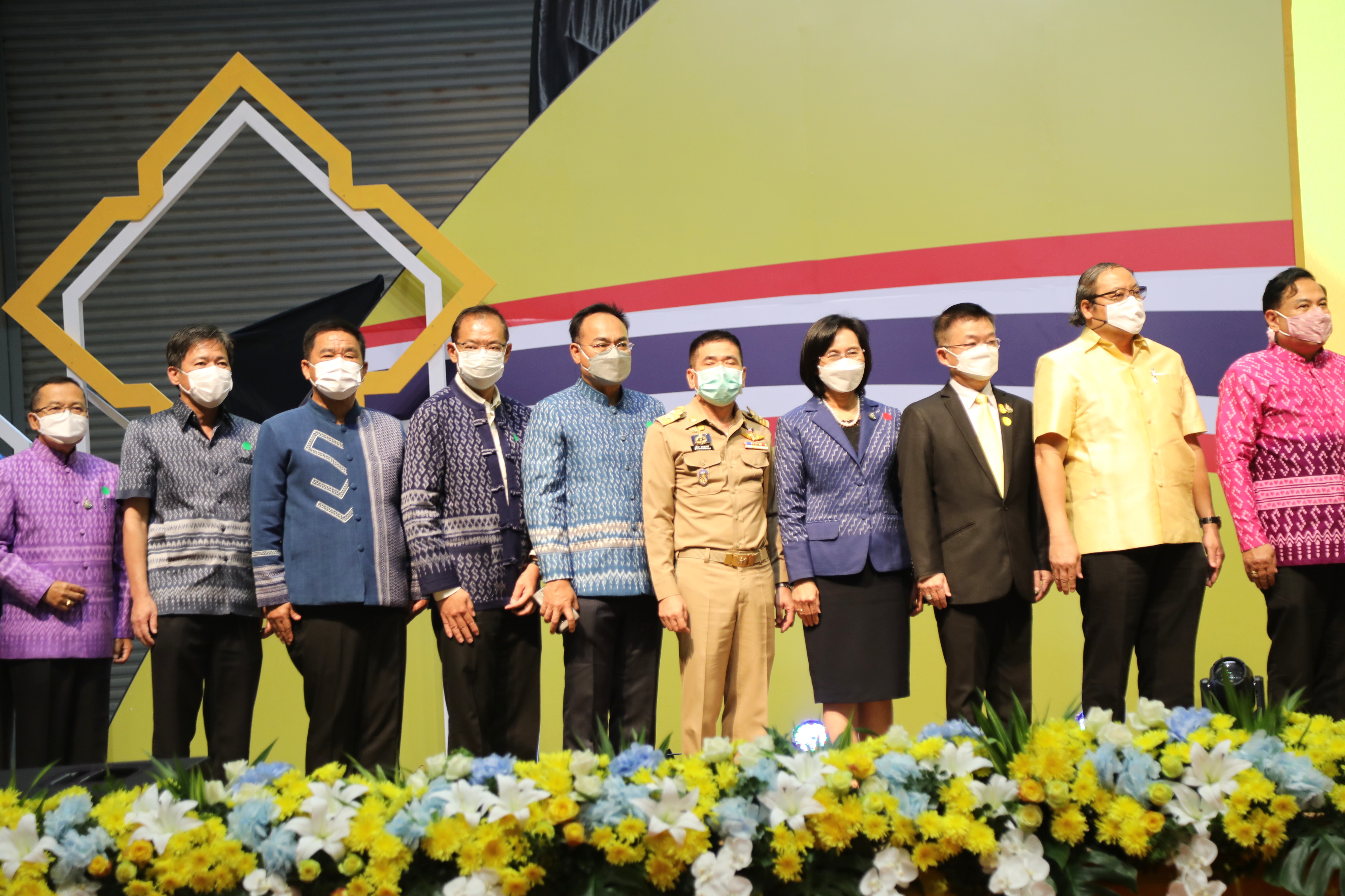 พช.ปทุมธานี “ร่วมพิธีเปิดงาน “OTOP ไทย สู้ภัยโควิด-๑๙”