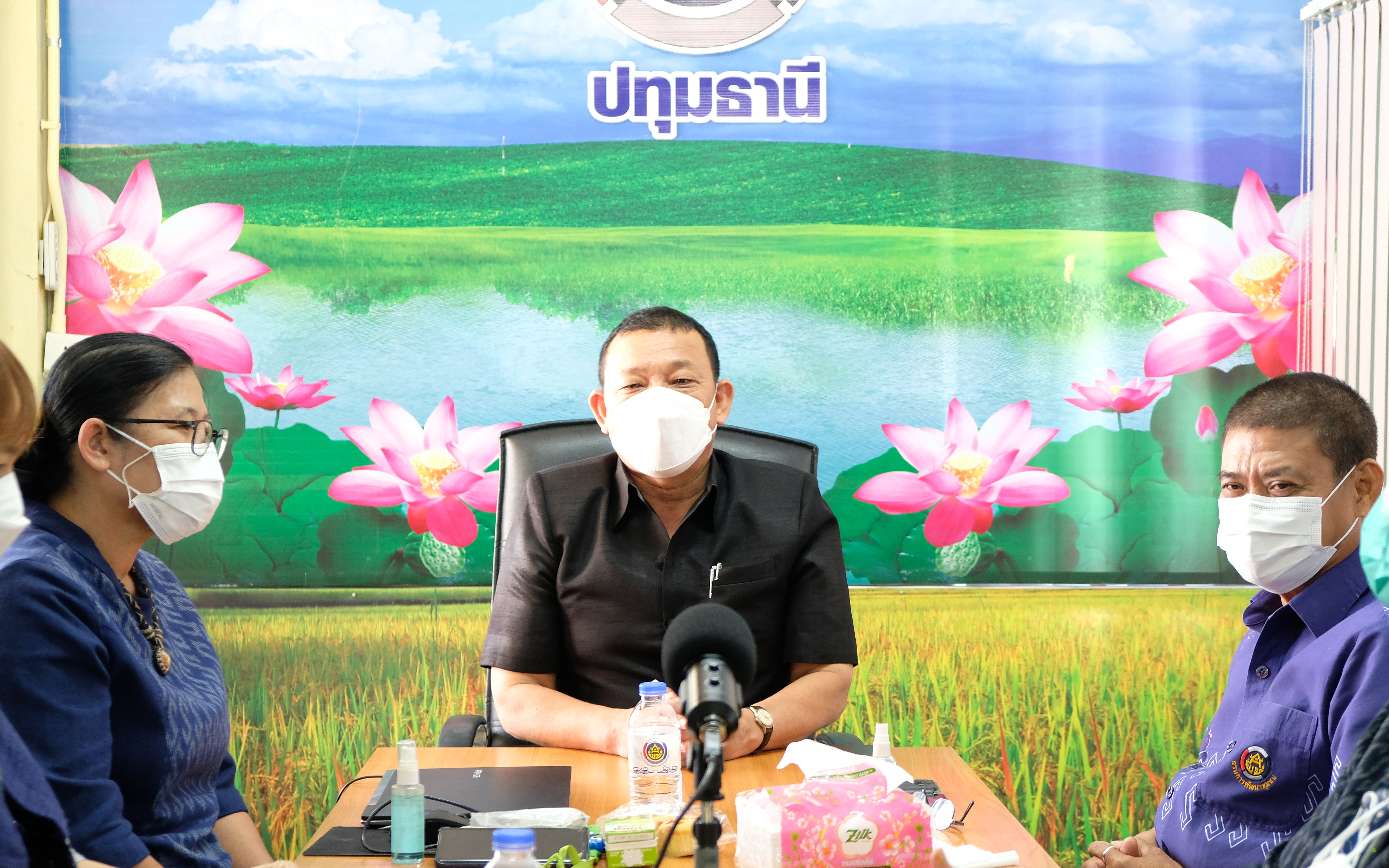 พช.ปทุมธานี “นายกิจจา ทองแดง ผู้ตรวจราชการกรมการพัฒนาชุมชน ลงพื้นที่จังหวัดปทุมธานี มอบนโยบายแนวทางการขับเคลื่อนงานพัฒนาชุมชน ประจำปีงบประมาณ พ.ศ. ๒๕๖๕”