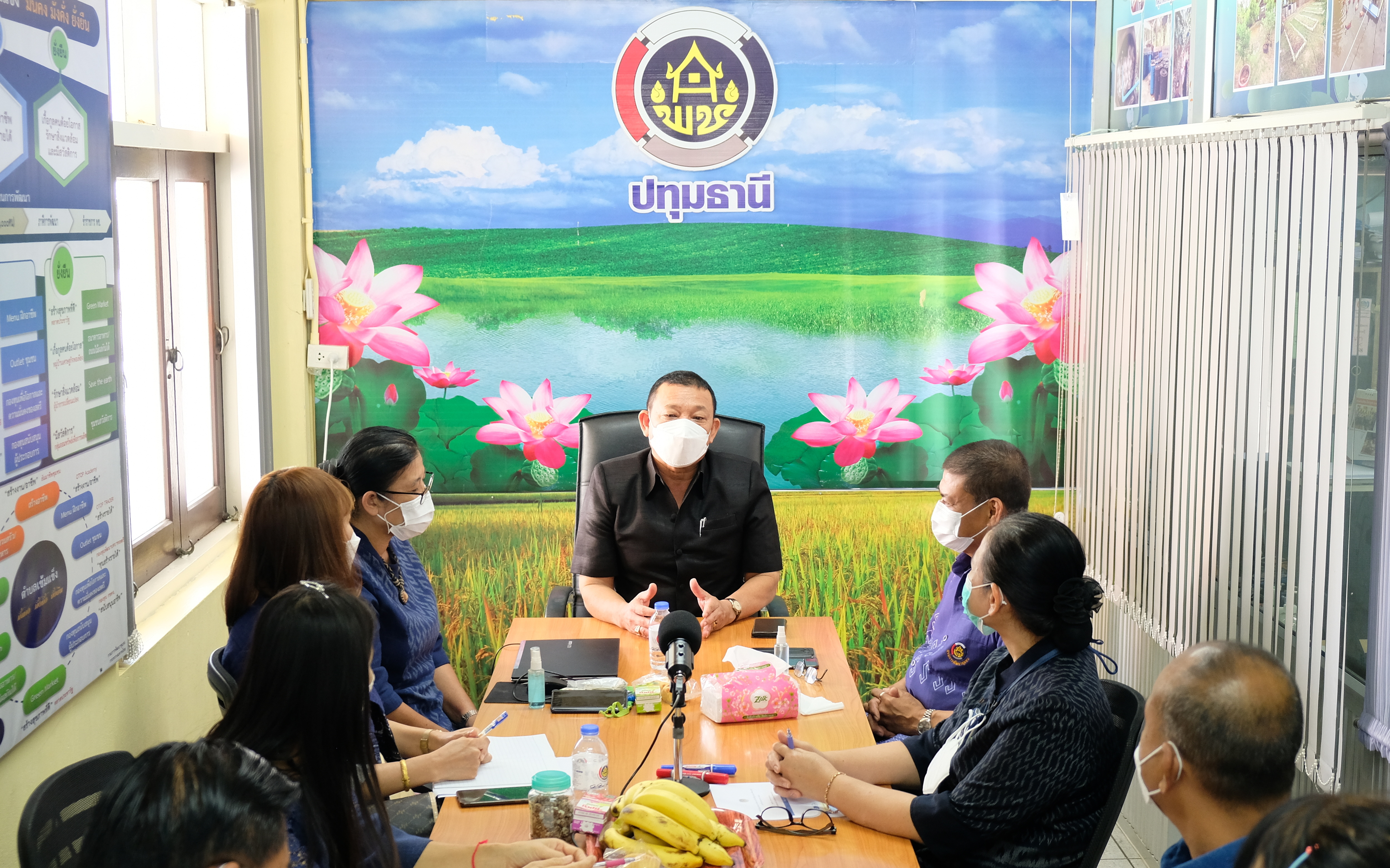 พช.ปทุมธานี “นายกิจจา ทองแดง ผู้ตรวจราชการกรมการพัฒนาชุมชน ลงพื้นที่จังหวัดปทุมธานี มอบนโยบายแนวทางการขับเคลื่อนงานพัฒนาชุมชน ประจำปีงบประมาณ พ.ศ. ๒๕๖๕”