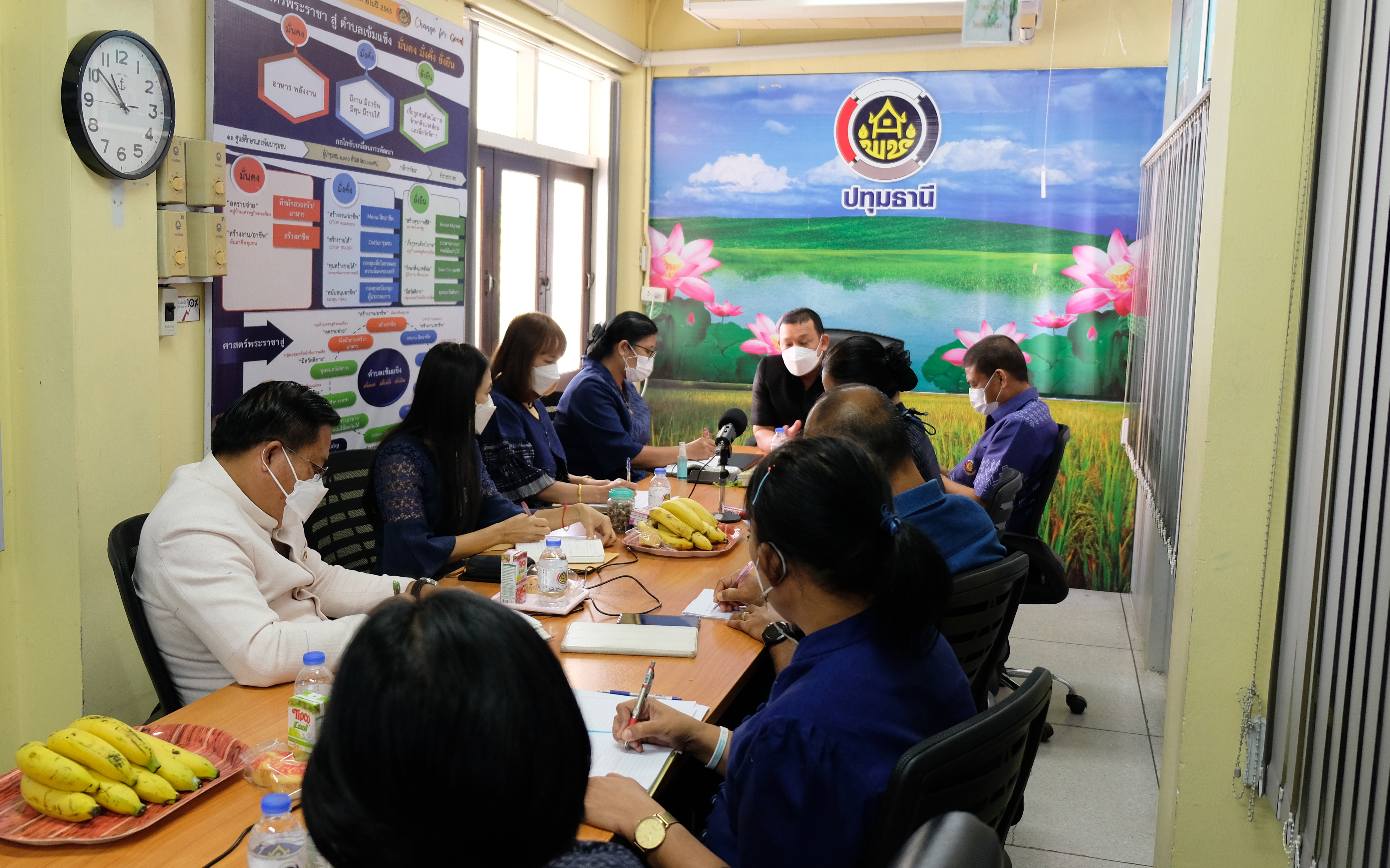 พช.ปทุมธานี “นายกิจจา ทองแดง ผู้ตรวจราชการกรมการพัฒนาชุมชน ลงพื้นที่จังหวัดปทุมธานี มอบนโยบายแนวทางการขับเคลื่อนงานพัฒนาชุมชน ประจำปีงบประมาณ พ.ศ. ๒๕๖๕”