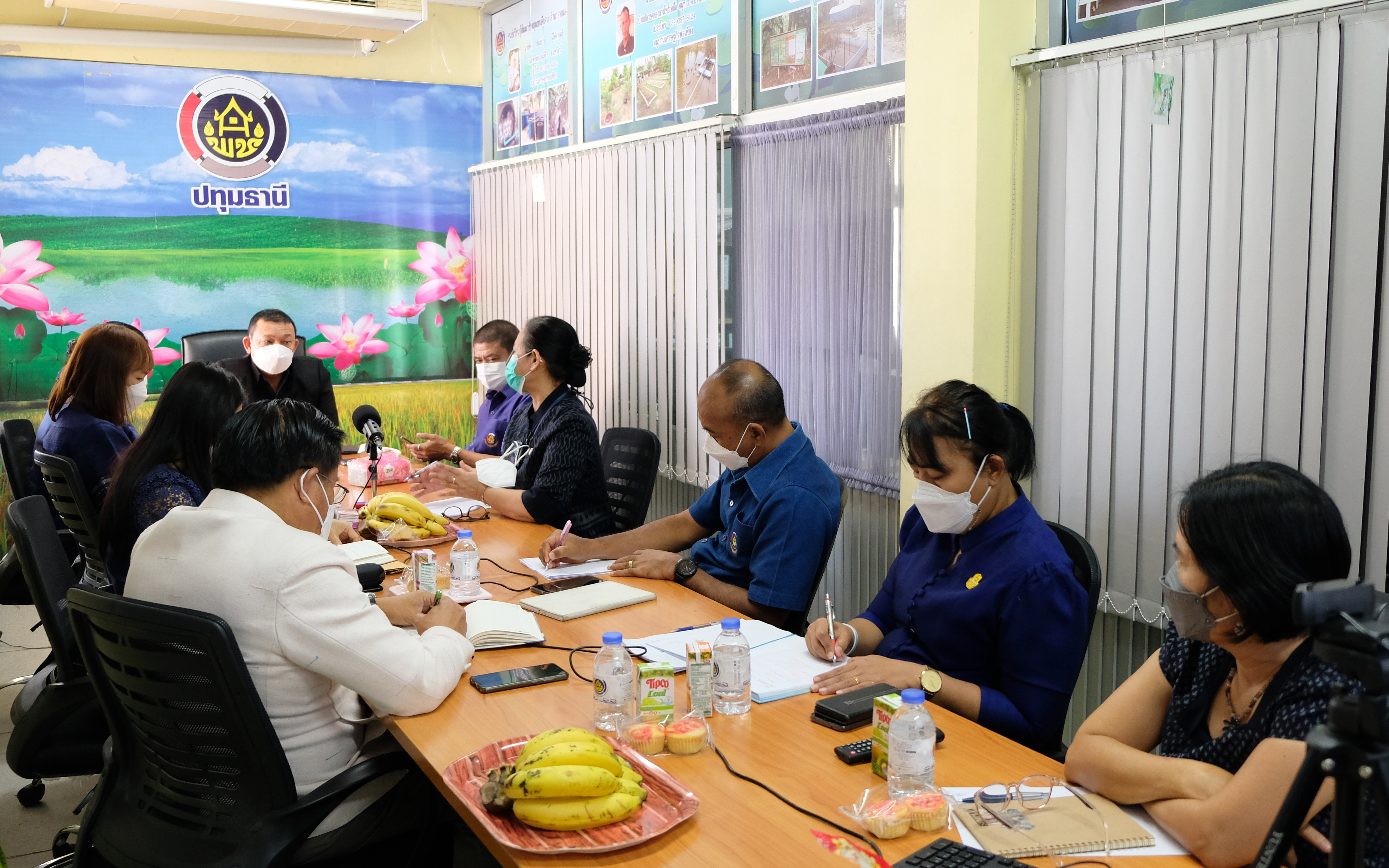 พช.ปทุมธานี “นายกิจจา ทองแดง ผู้ตรวจราชการกรมการพัฒนาชุมชน ลงพื้นที่จังหวัดปทุมธานี มอบนโยบายแนวทางการขับเคลื่อนงานพัฒนาชุมชน ประจำปีงบประมาณ พ.ศ. ๒๕๖๕”