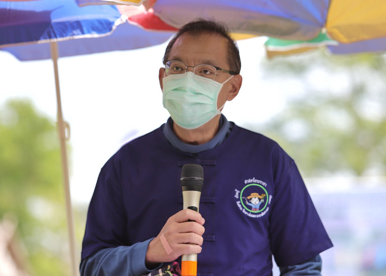 พช.ปทุมธานี “ร่วมพิธีเกี่ยวข้าวพันธุ์ข้าวหอมปทุมธานี ๑ ตามโครงการเรียนรู้วิถีชาวนา พบความสุข ตามแนวทางศาสตร์พระราชา ปีที่ ๕”