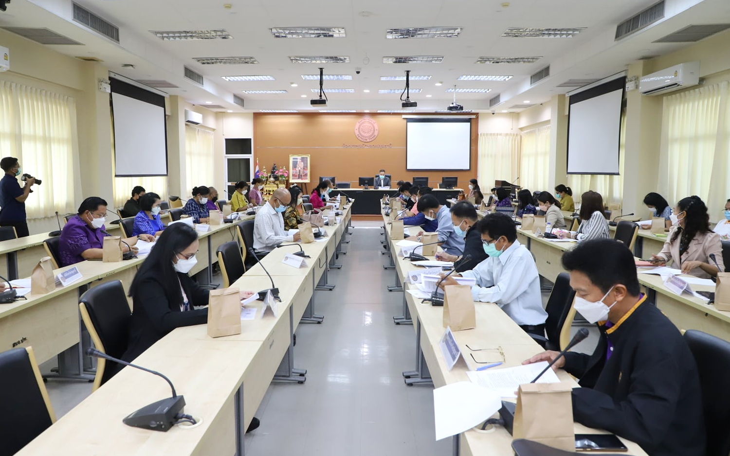 พช.ปทุมธานี “ประชุมเตรียมความพร้อมกิจกรรมเอามื้อสามัคคี โครงการ โคก หนอง นา สัปปายะและรมณียสถาน”