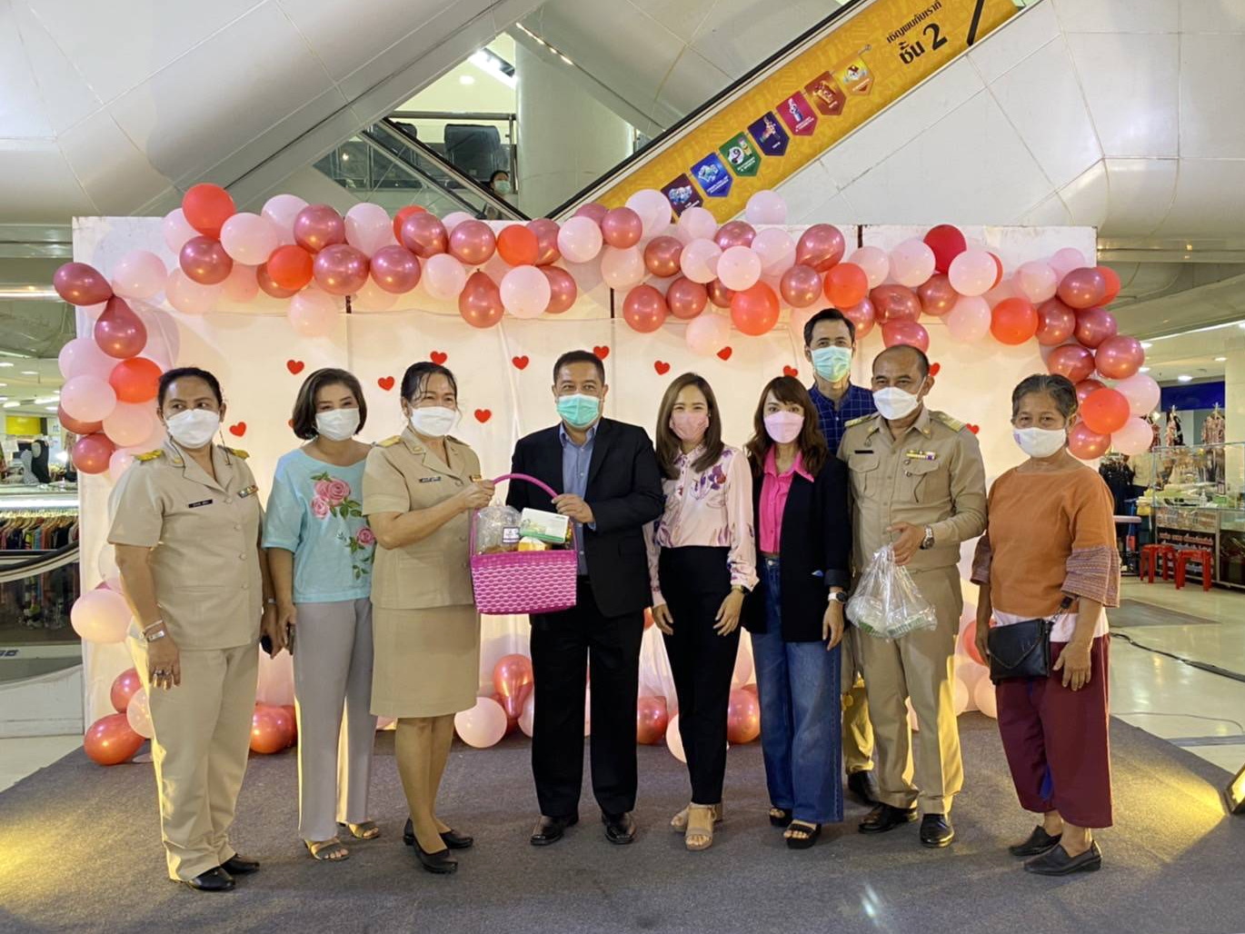 พช.ปทุมธานี “กองทุนพัฒนาบทบาทสตรีจังหวัดปทุมธานีจัดงาน ของดีเมืองปทุมธานี สู่ขวัญวันวาเลนไทน์”