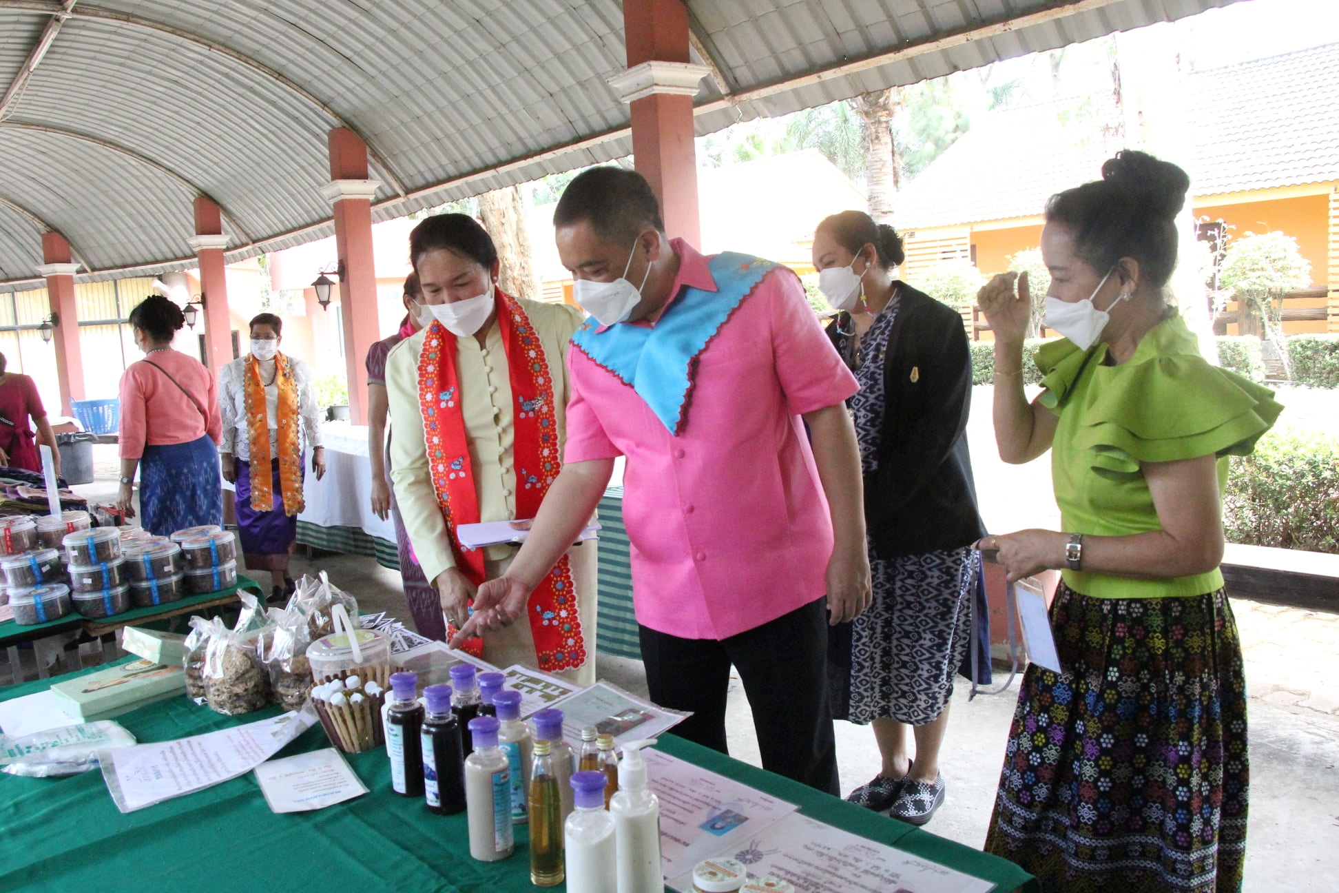 พช.ปทุมธานี “ดำเนินโครงการพัฒนาศักยภาพสตรี หมู่บ้าน/ชุมชน ในการพัฒนาคุณภาพชีวิตและลดความเหลื่อมล้ำในสังคม”