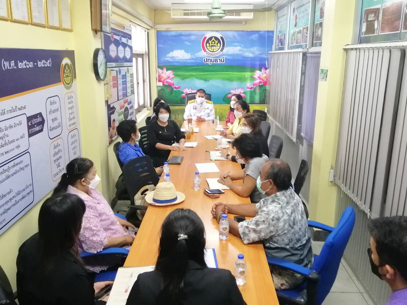 พช.ปทุมธานี “ร่วมประชุมเตรียมความพร้อมกลุ่มวิสาหกิจ OTOP นวัตวิถี เพื่อเข้าร่วมโครงการออมสินยุวพัฒน์รักษ์ถิ่น”