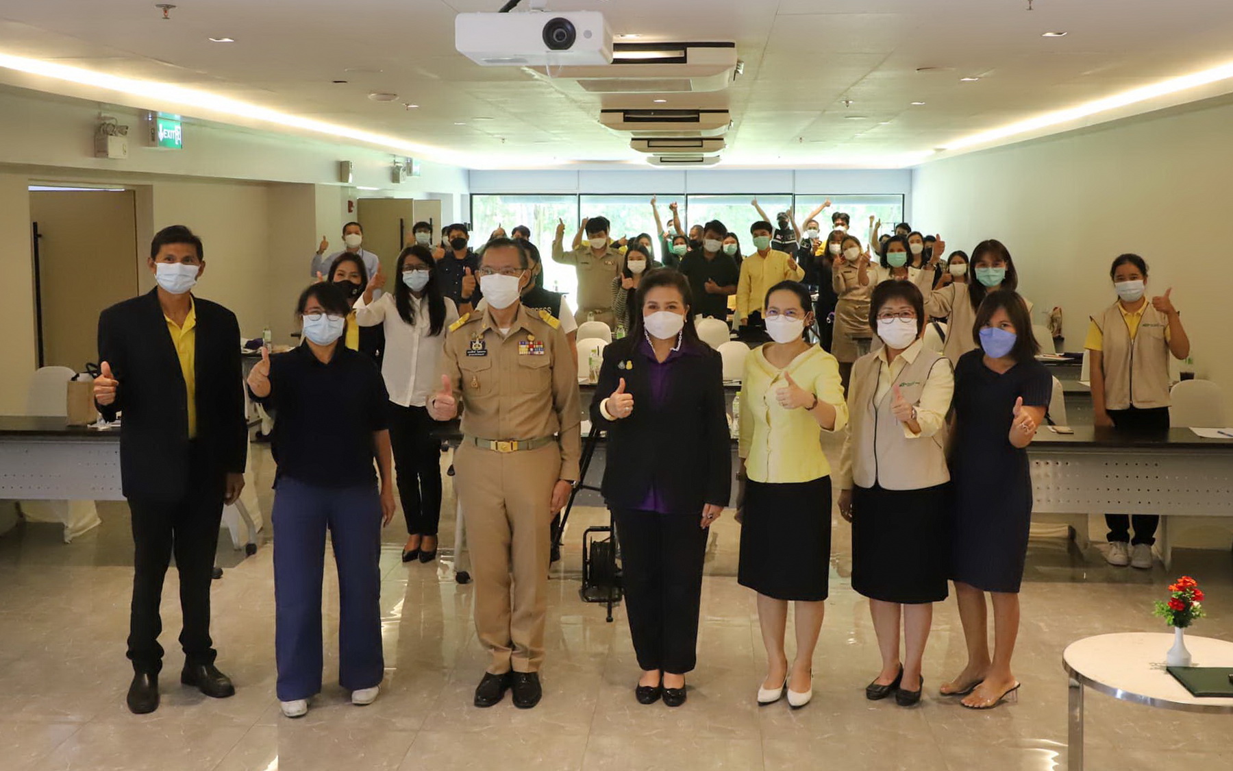 ผู้ว่าฯปทุมธานี “มอบนโยบายด้านการประชาสัมพันธ์ให้แก่สื่อมวลชน และส่วนราชการในจังหวัดปทุมธานี”
