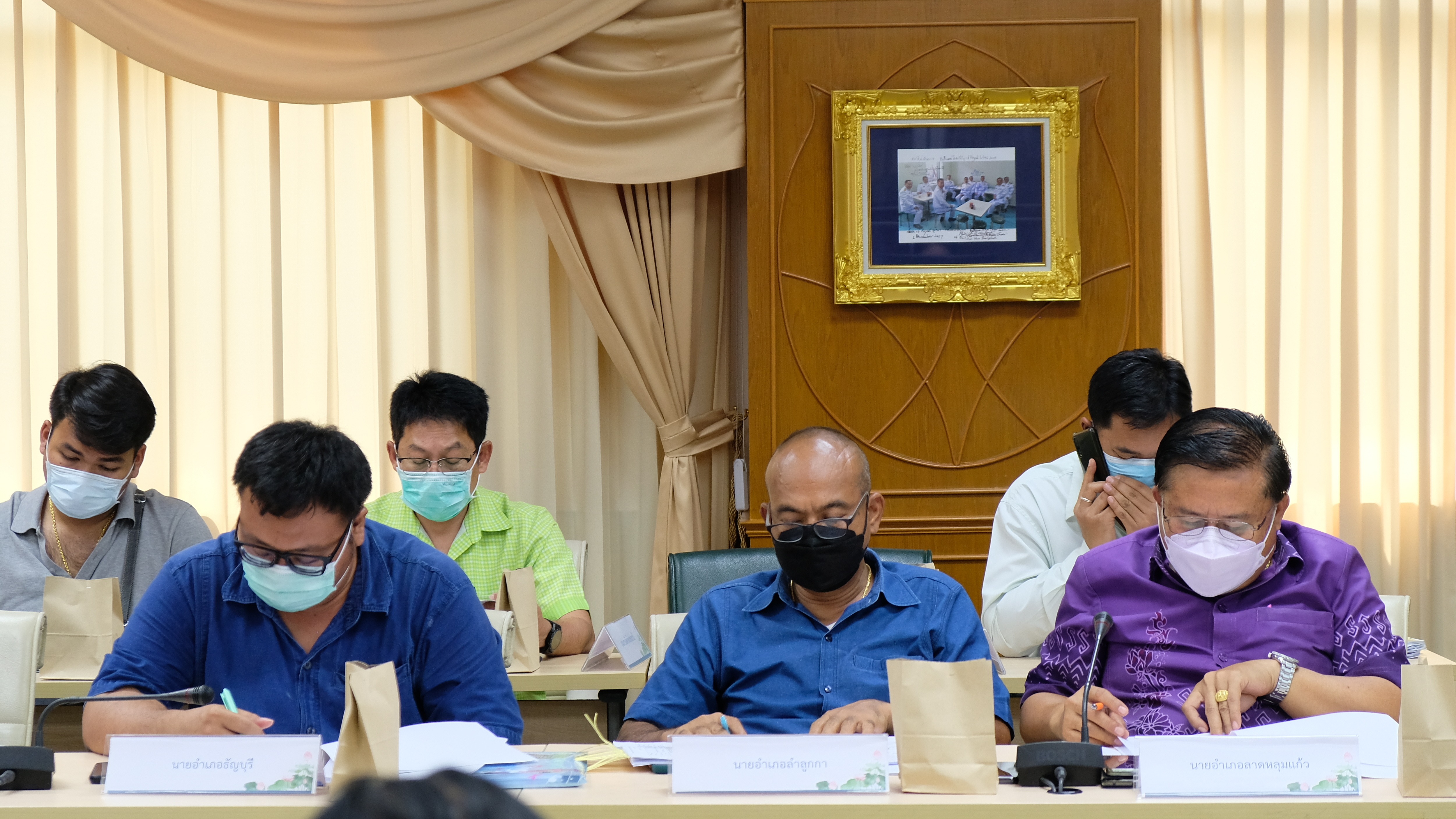 พช.ปทุมธานี “ประชุมคณะทำงานขับเคลื่อนการดำเนินงานขจัดความยากจนและพัฒนาคนทุกช่วงวัยอย่างยั่งยืนตามหลักปรัชญาของเศรษฐกิจพอเพียงจังหวัดปทุมธานี”