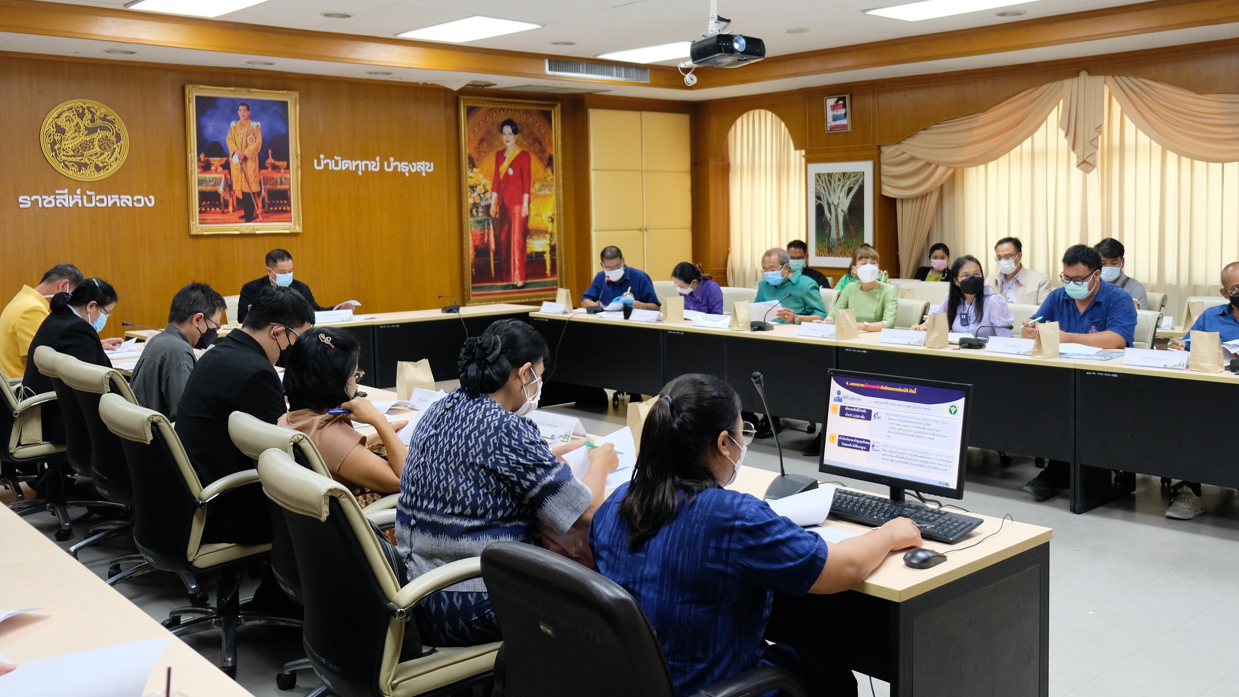 พช.ปทุมธานี “ประชุมคณะทำงานขับเคลื่อนการดำเนินงานขจัดความยากจนและพัฒนาคนทุกช่วงวัยอย่างยั่งยืนตามหลักปรัชญาของเศรษฐกิจพอเพียงจังหวัดปทุมธานี”