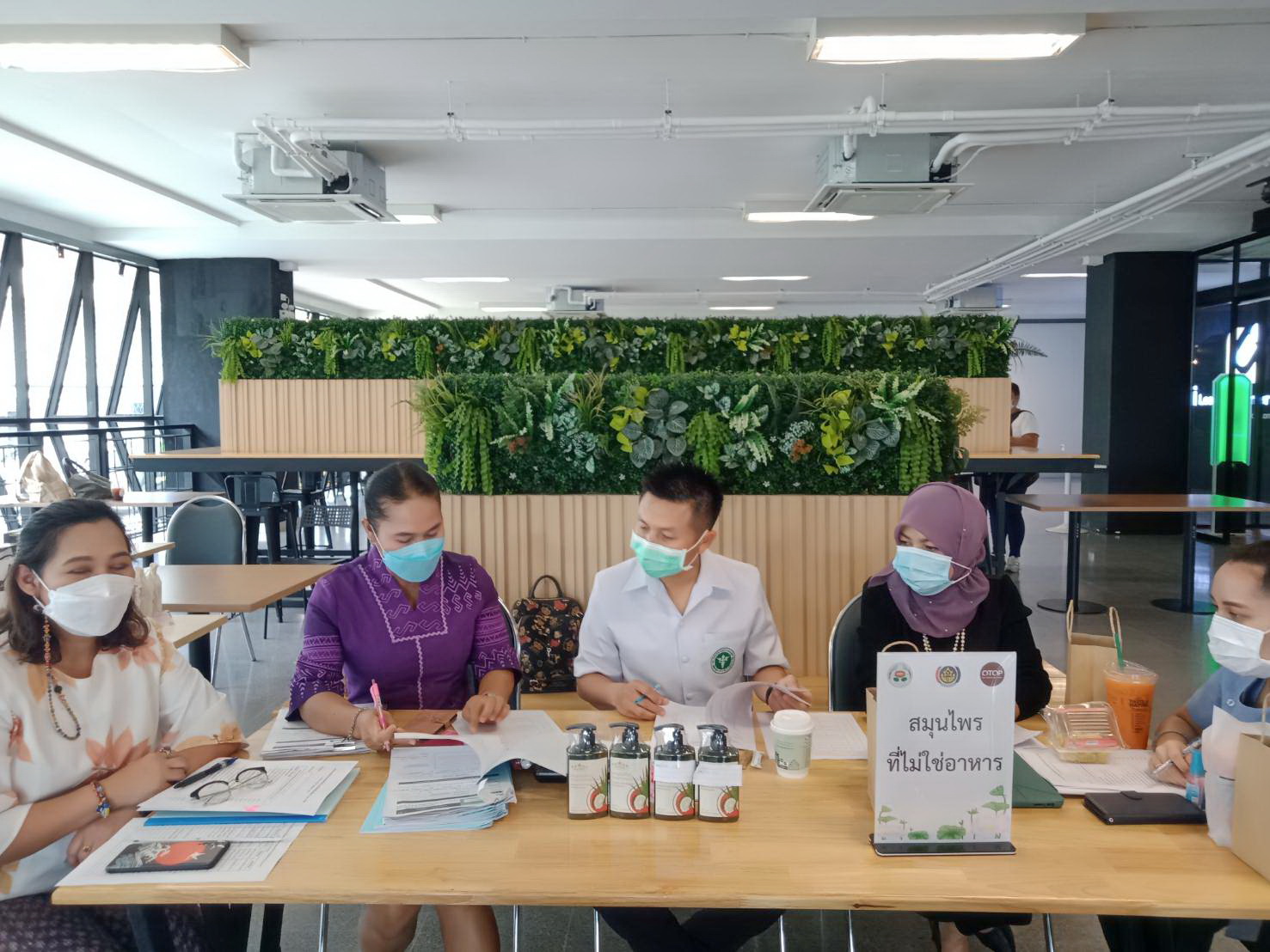 พช.ปทุมธานี “ดำเนินโครงการคัดสรรสุดยอดหนึ่งตำบล หนึ่งผลิตภัณฑ์ไทย ปี ๒๕๖๕ จังหวัดปทุมธานี”