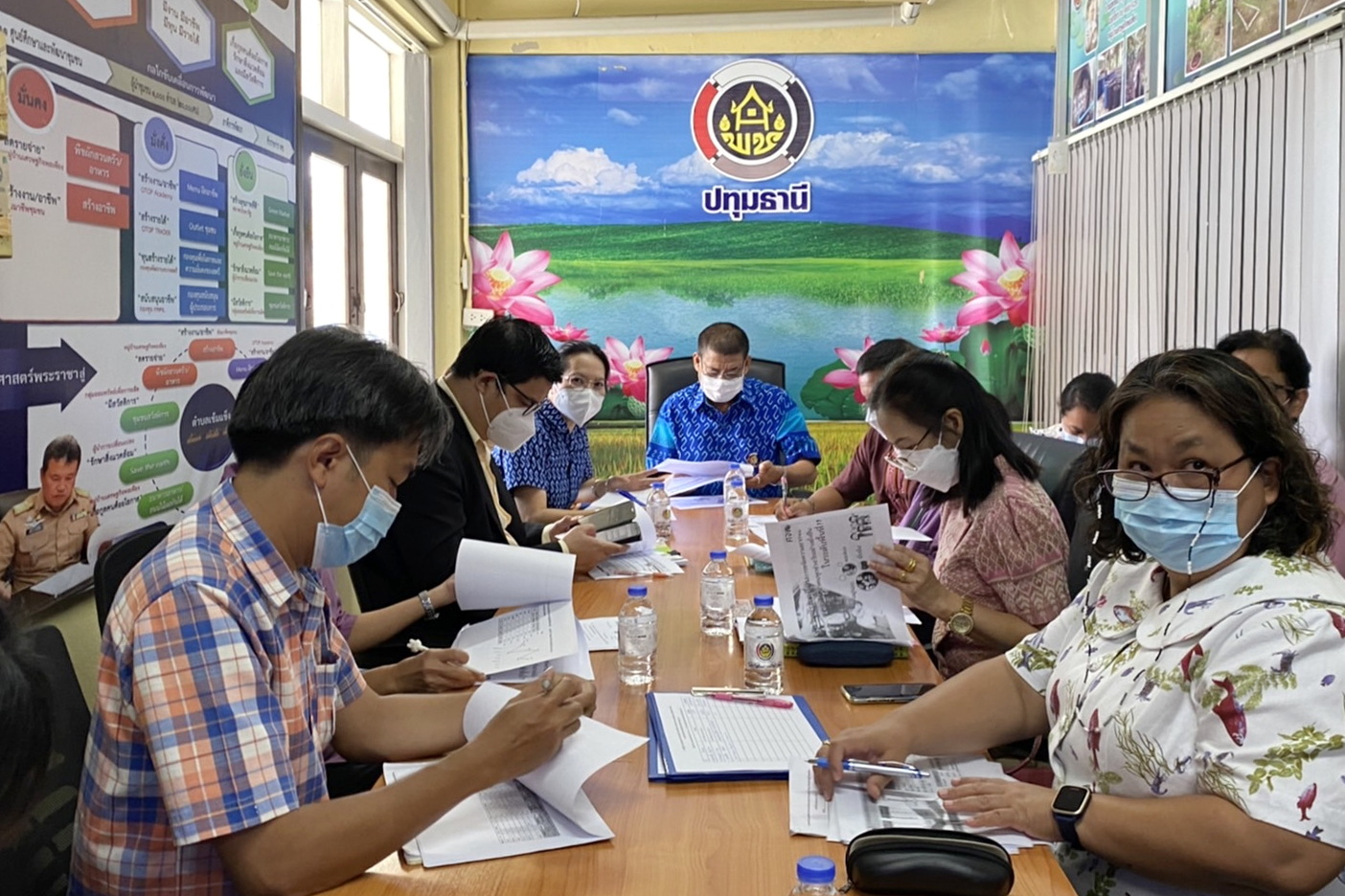 พช.ปทุมธานี “ประชุมคณะทำงานขับเคลื่อนการขจัดความยากจนและพัฒนาคนทุกช่วงวัยอย่างยั่งยืนตามหลักปรัชญาของเศรษฐกิจพอเพียงจังหวัดปทุมธานี (ศจพ.จ.)”