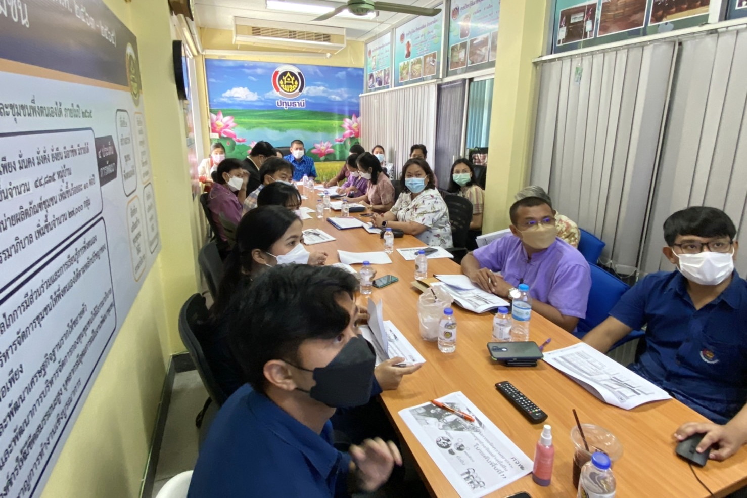 พช.ปทุมธานี “ประชุมคณะทำงานขับเคลื่อนการขจัดความยากจนและพัฒนาคนทุกช่วงวัยอย่างยั่งยืนตามหลักปรัชญาของเศรษฐกิจพอเพียงจังหวัดปทุมธานี (ศจพ.จ.)”