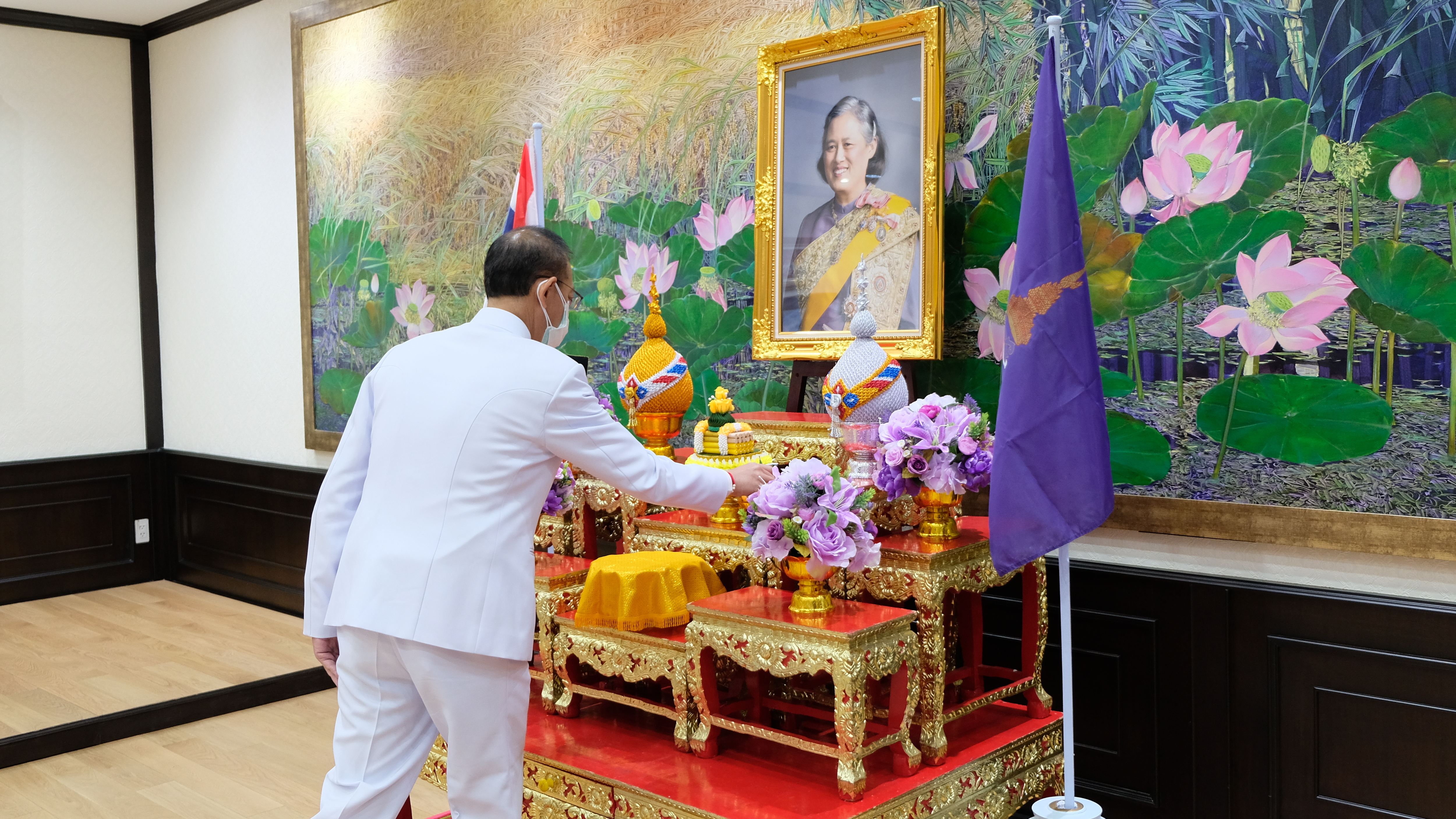 พช.ปทุมธานี “ผู้ว่าฯปทุมธานี ขยายผลเมล็ดพันธุ์พระราชทาน ถั่วฝักยาวสีม่วง สิรินธร เบอร์ ๑ สร้างความมั่นคงทางอาหาร”