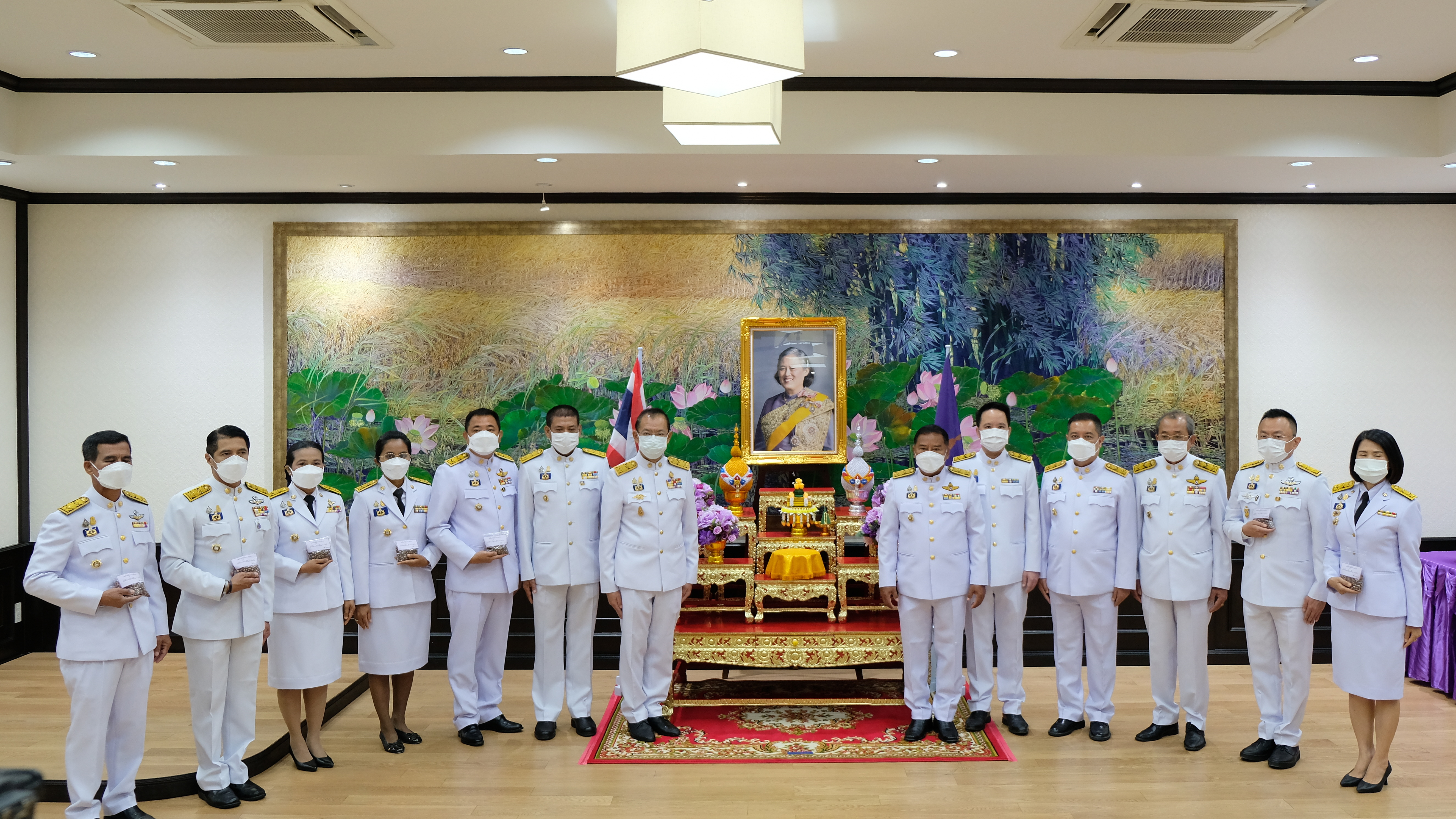 พช.ปทุมธานี “ผู้ว่าฯปทุมธานี ขยายผลเมล็ดพันธุ์พระราชทาน ถั่วฝักยาวสีม่วง สิรินธร เบอร์ ๑ สร้างความมั่นคงทางอาหาร”