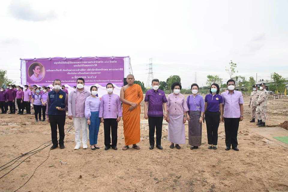 พช.ปทุมธานี “ปลัดกระทรวงมหาดไทย ปลูกต้นไม้ เฉลิมพระเกียรติ สมเด็จพระนางเจ้าฯ พระบรมราชิ”