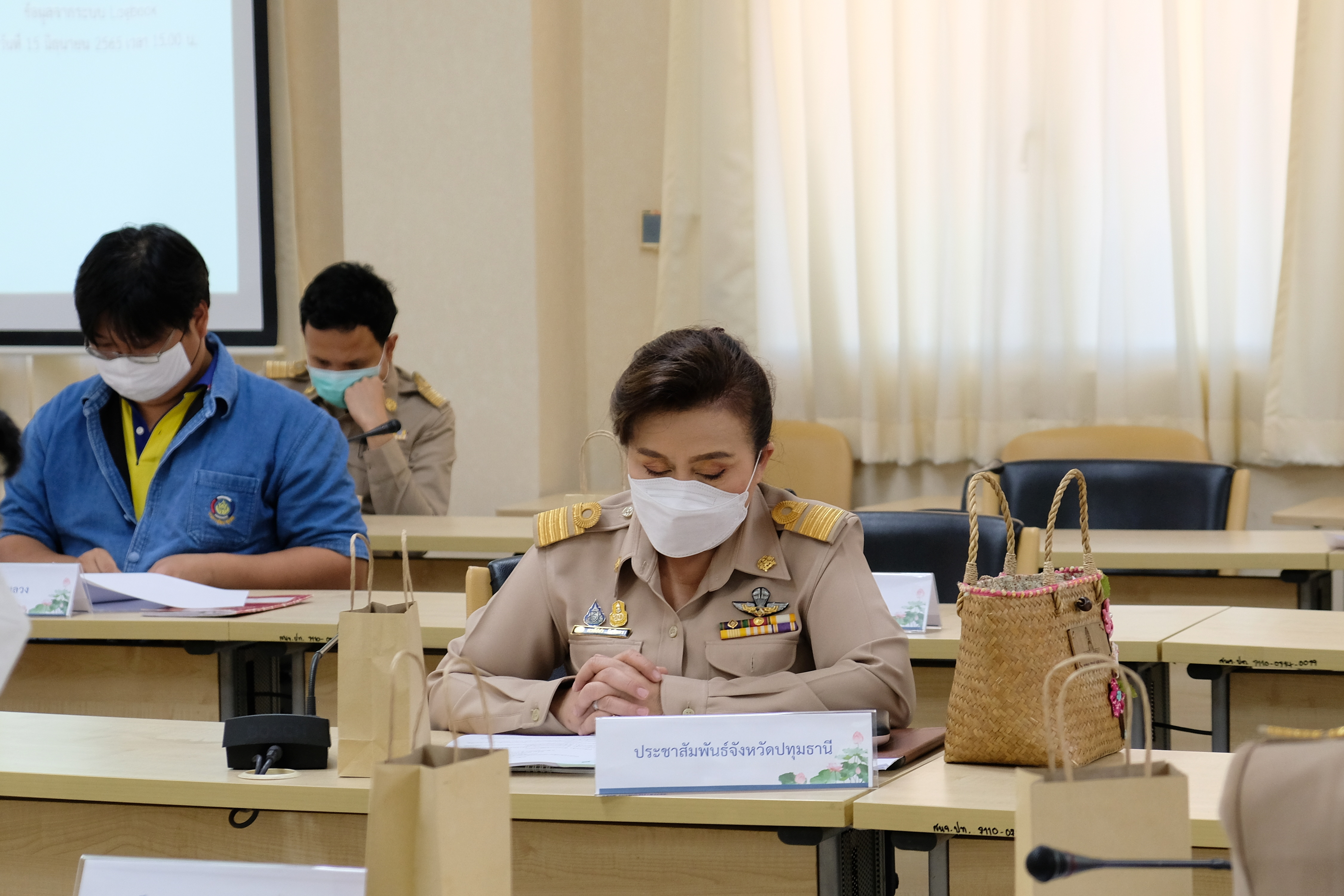 พช.ปทุมธานี “ประชุมคณะทำงานขับเคลื่อนการขจัดความยากจนและพัฒนาคนทุกช่วงวัยอย่างยั่งยืนตามหลักปรัชญาของเศรษฐกิจพอเพียงจังหวัดปทุมธานี ครั้งที่ ๒/๒๕๖๕”