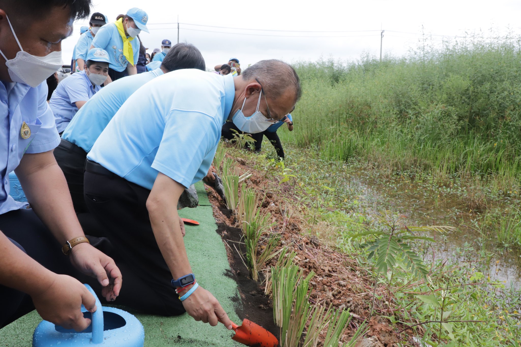 พช.ปทุมธานี “ร่วมกิจกรรมปลูกต้นไม้เฉลิมพระเกียรติสมเด็จพระนางเจ้าสิริกิติ์ พระบรมราชินีนาถ พระบรมราชชนนีพันปีหลวง”