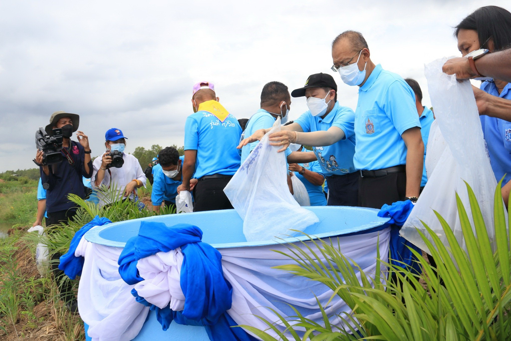 พช.ปทุมธานี “ร่วมกิจกรรมปลูกต้นไม้เฉลิมพระเกียรติสมเด็จพระนางเจ้าสิริกิติ์ พระบรมราชินีนาถ พระบรมราชชนนีพันปีหลวง”