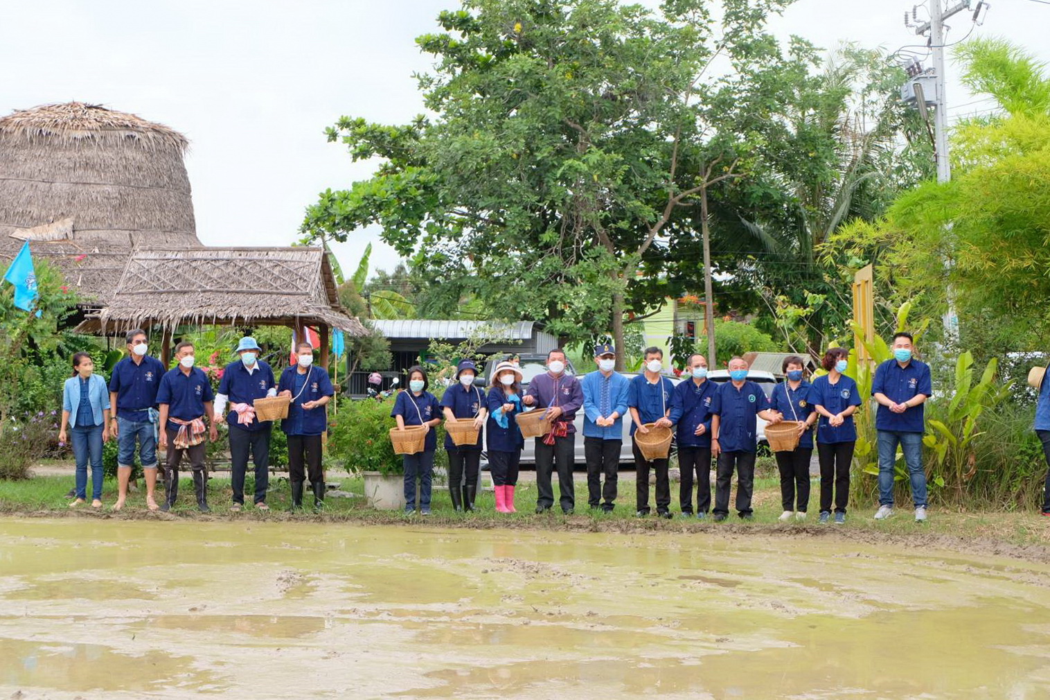 พช.ปทุมธานี “ร่วมโครงการเรียนรู้วิถีชาวนา พบความสุข ตามแนวทางศาสตร์พระราชา”