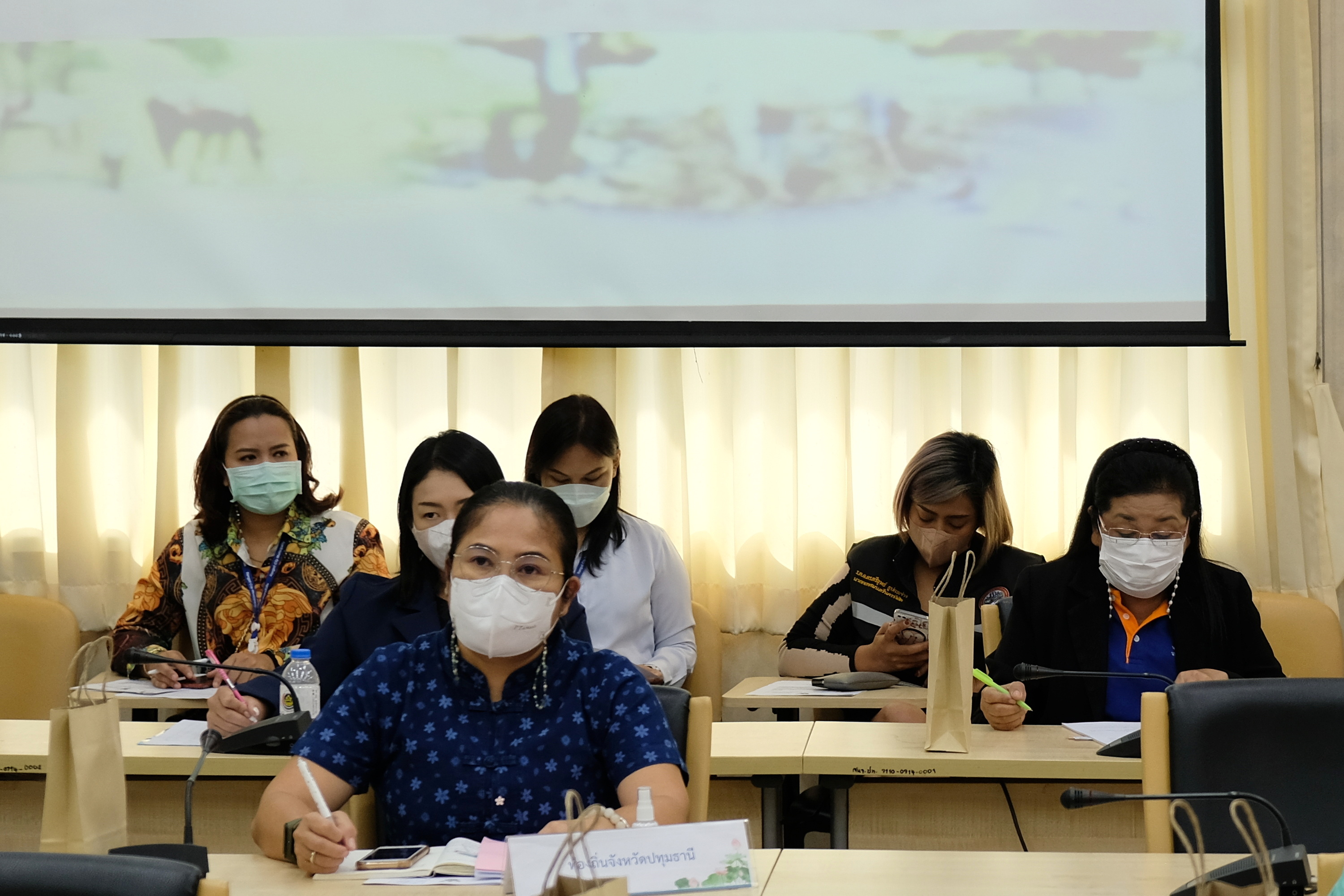 พช.ปทุมธานี “ประชุมคณะทำงานบริหารการจัดเก็บข้อมูลความจำเป็นพื้นฐาน (จปฐ.) ระดับจังหวัด ประจำปี พ.ศ. ๒๕๖๕”