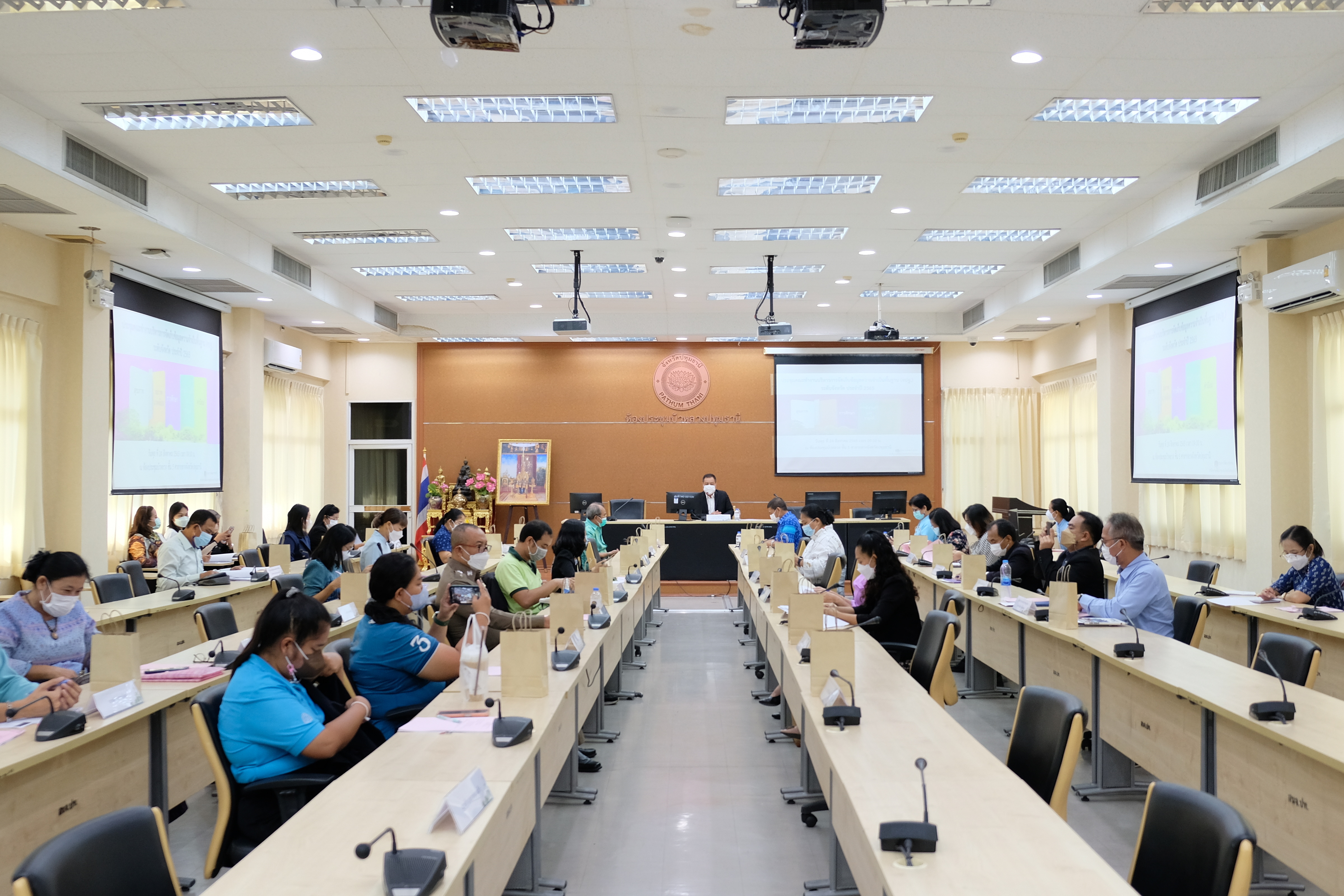 พช.ปทุมธานี “ประชุมคณะทำงานบริหารการจัดเก็บข้อมูลความจำเป็นพื้นฐาน (จปฐ.) ระดับจังหวัด ประจำปี พ.ศ. ๒๕๖๕”