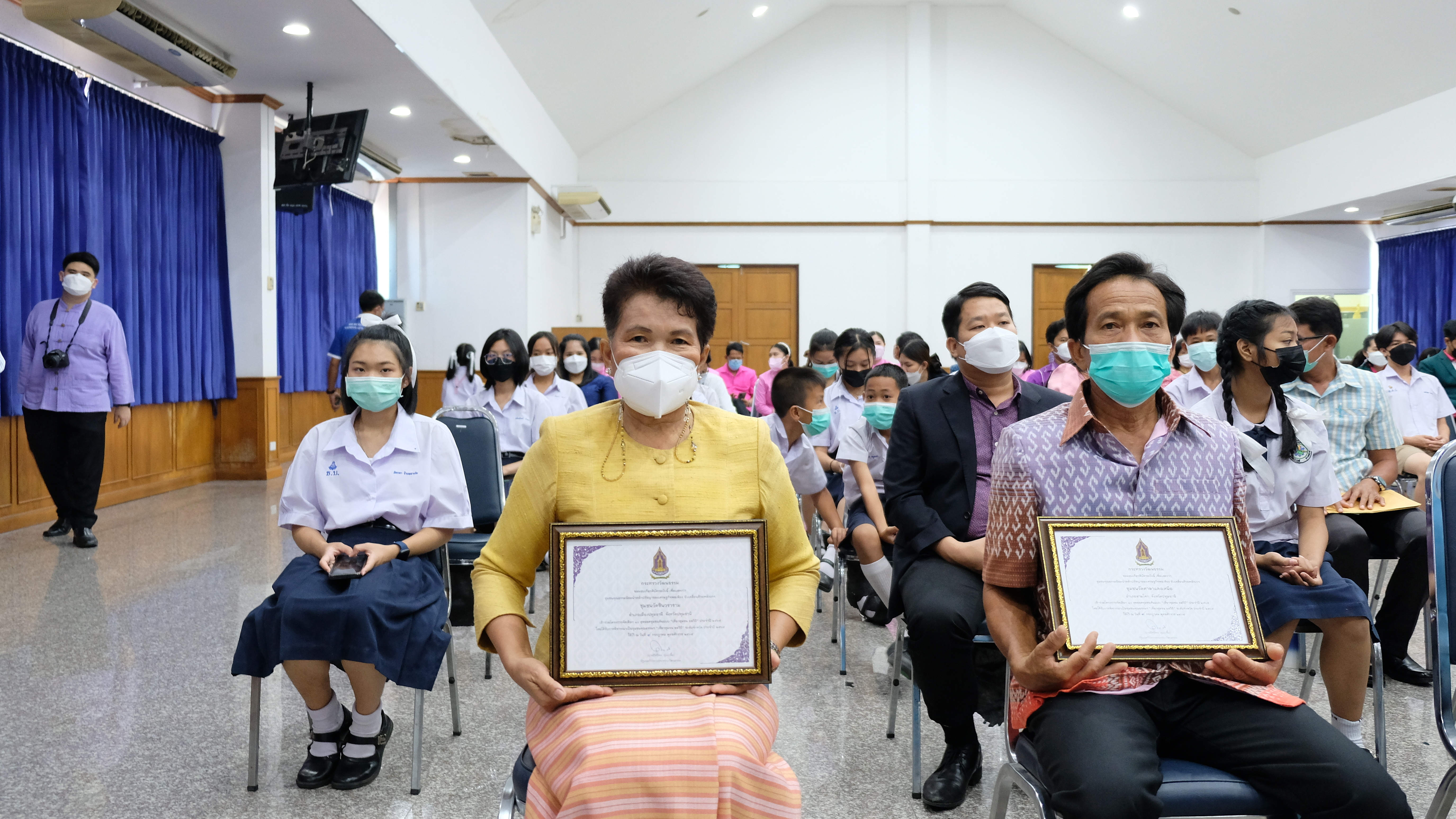 พช.ปทุมธานี “รับรางวัลส่งเสริมคุณธรรมจังหวัดปทุมธานี ประจำปีงบประมาณ พ.ศ. ๒๕๖๕”