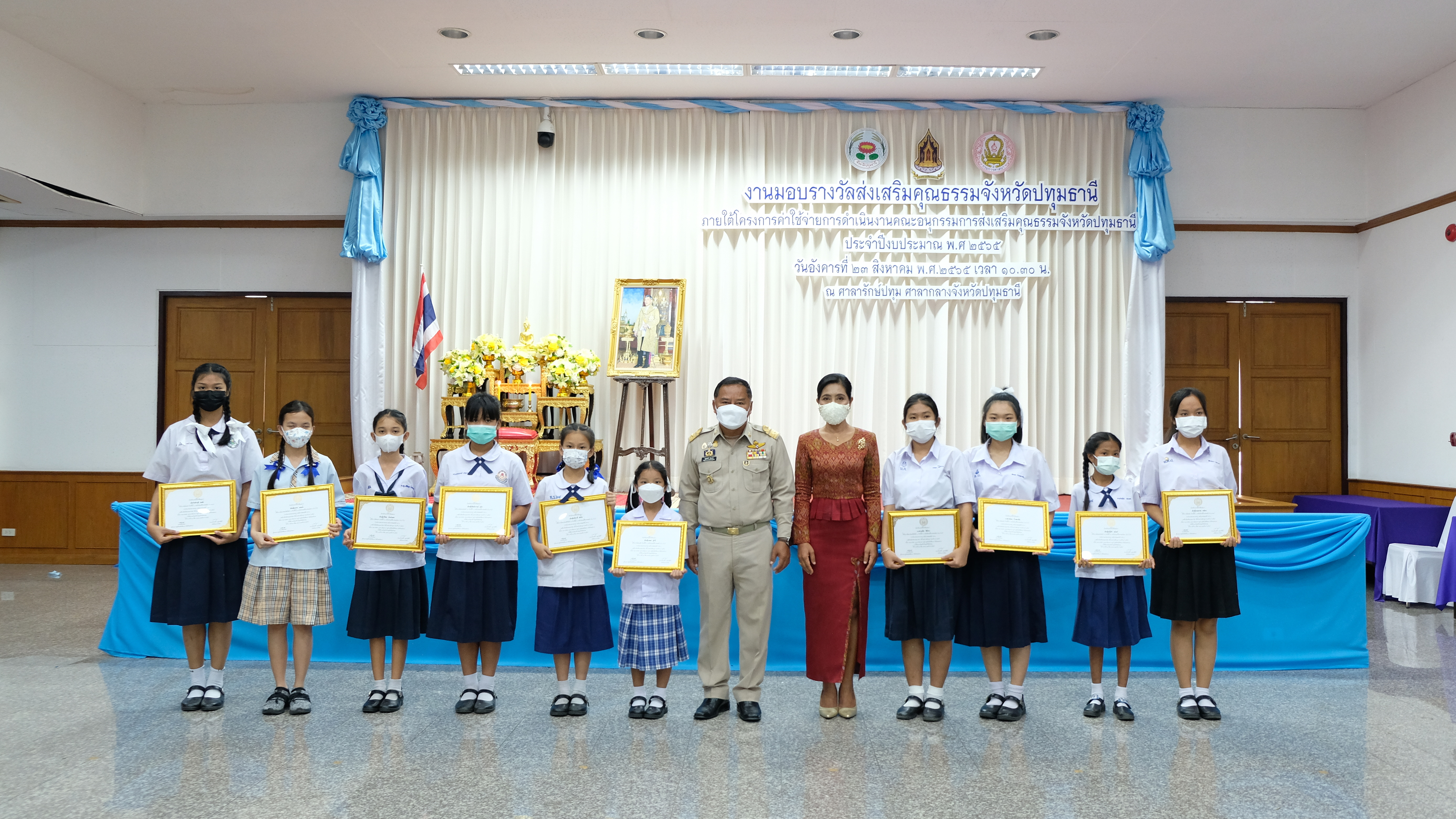 พช.ปทุมธานี “รับรางวัลส่งเสริมคุณธรรมจังหวัดปทุมธานี ประจำปีงบประมาณ พ.ศ. ๒๕๖๕”