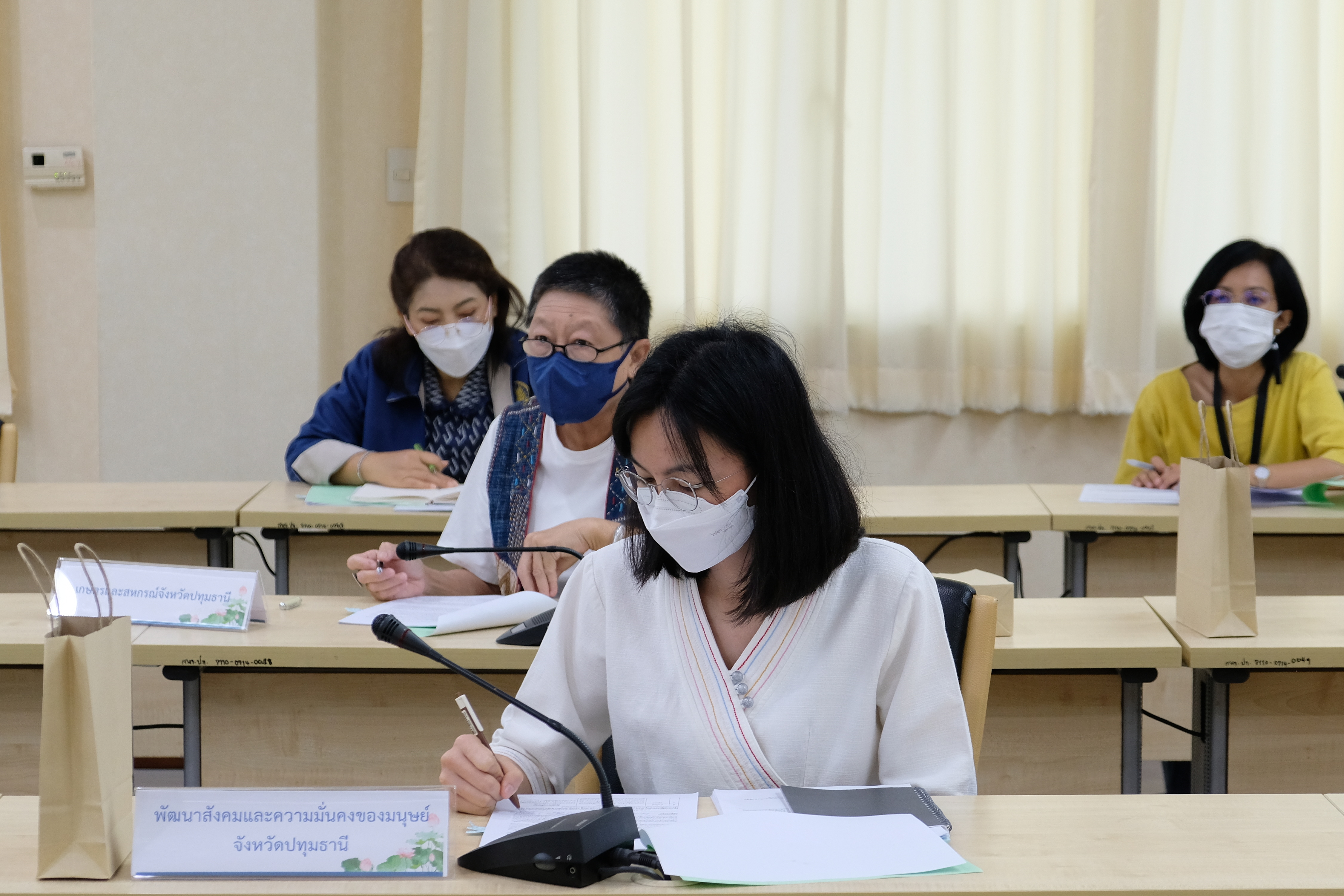 พช.ปทุมธานี “ประชุมคณะทำงานขับเคลื่อนการขจัดความยากจนและพัฒนาคนทุกช่วงวัยอย่างยั่งยืนตามหลักปรัชญาของเศรษฐกิจพอเพียงจังหวัดปทุมธานี ครั้งที่ ๓/๒๕๖๕”