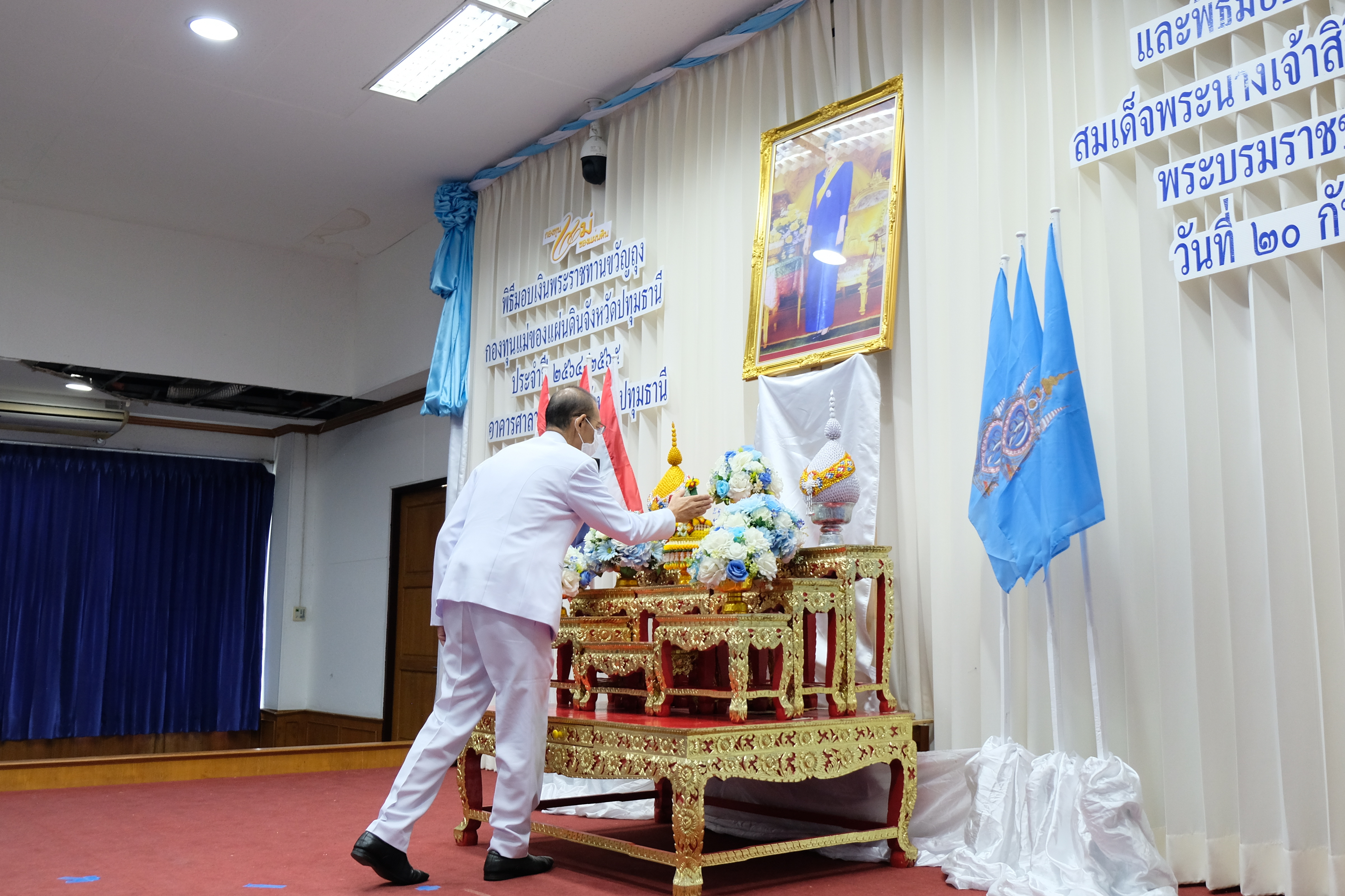 พช.ปทุมธานี “จัดพิธีมอบเงินพระราชทานขวัญถุงกองทุนแม่ของแผ่นดิน ประจำปี ๒๕๖๕”