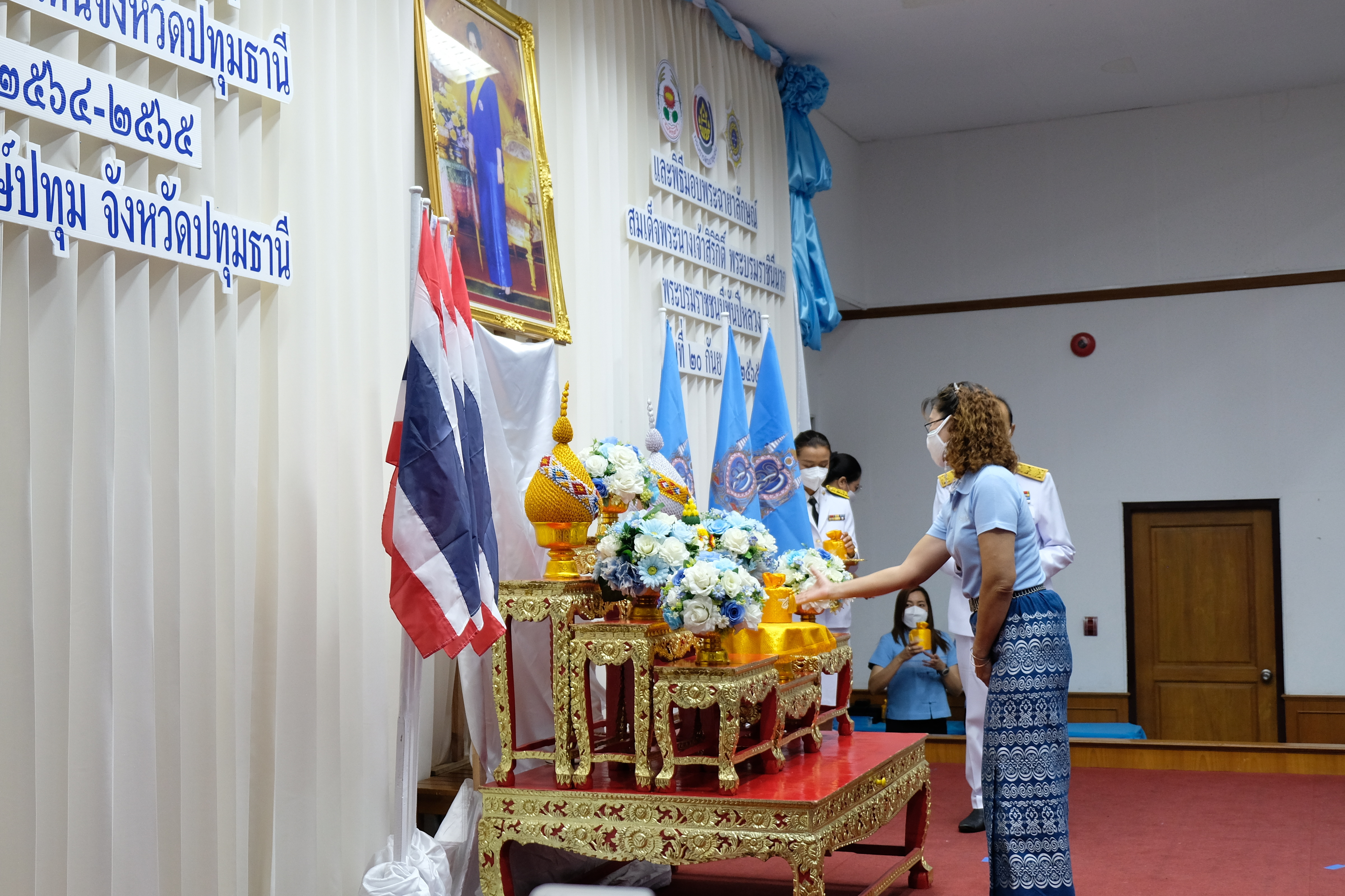 พช.ปทุมธานี “จัดพิธีมอบเงินพระราชทานขวัญถุงกองทุนแม่ของแผ่นดิน ประจำปี ๒๕๖๕”
