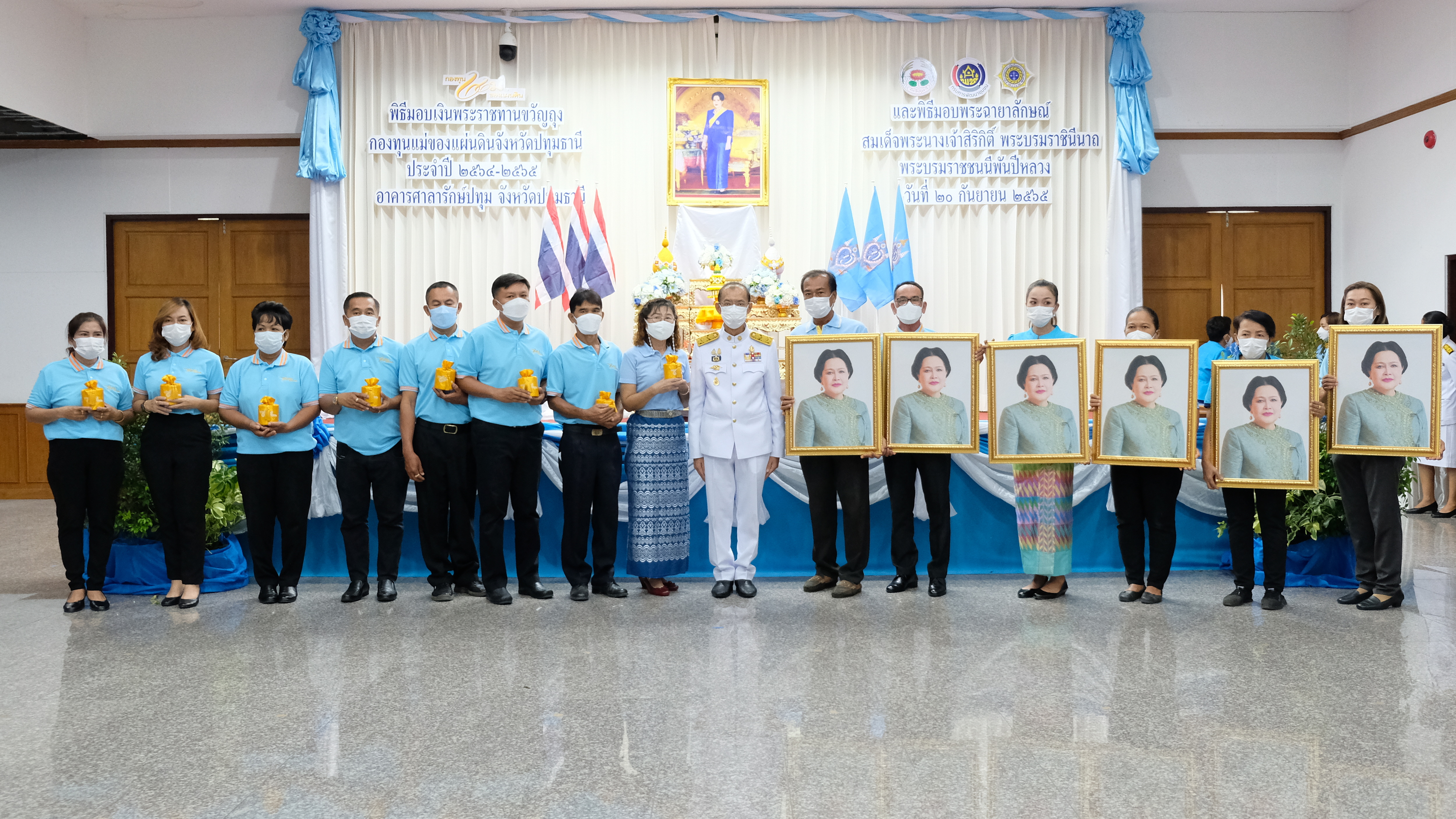 พช.ปทุมธานี “จัดพิธีมอบเงินพระราชทานขวัญถุงกองทุนแม่ของแผ่นดิน ประจำปี ๒๕๖๕”