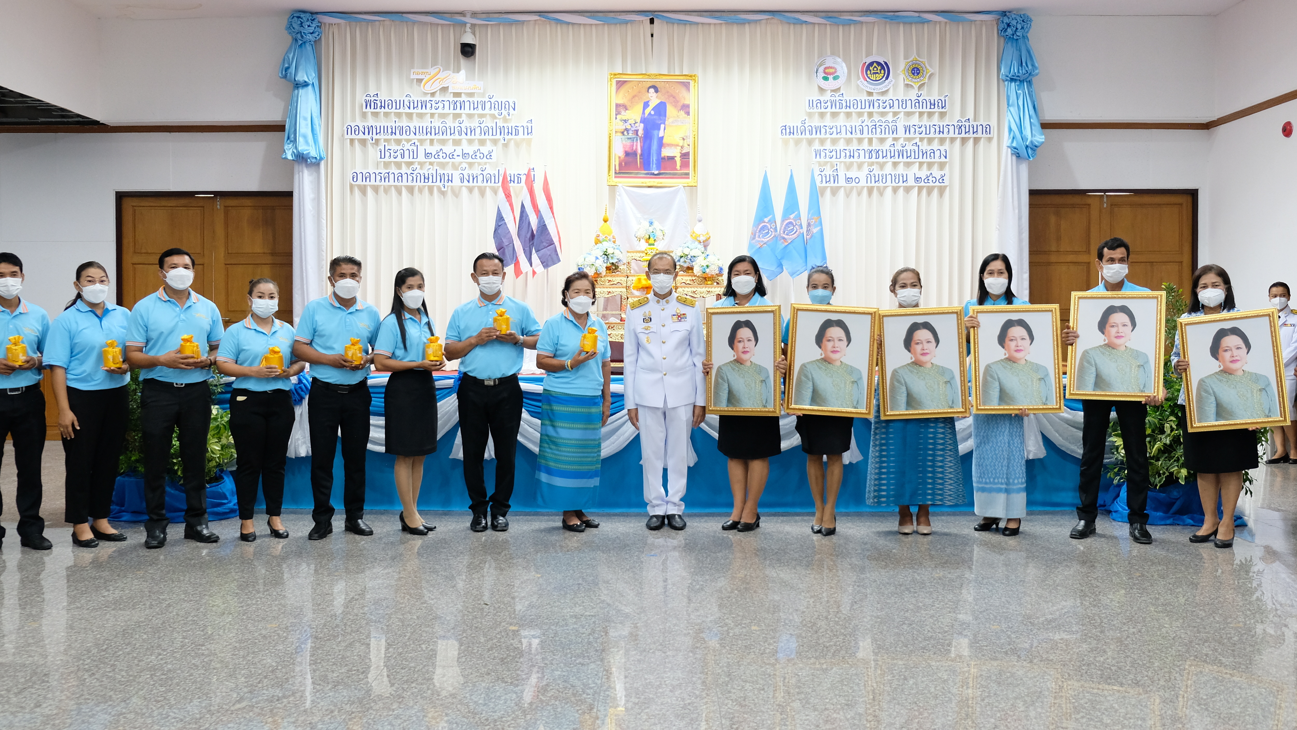 พช.ปทุมธานี “จัดพิธีมอบเงินพระราชทานขวัญถุงกองทุนแม่ของแผ่นดิน ประจำปี ๒๕๖๕”