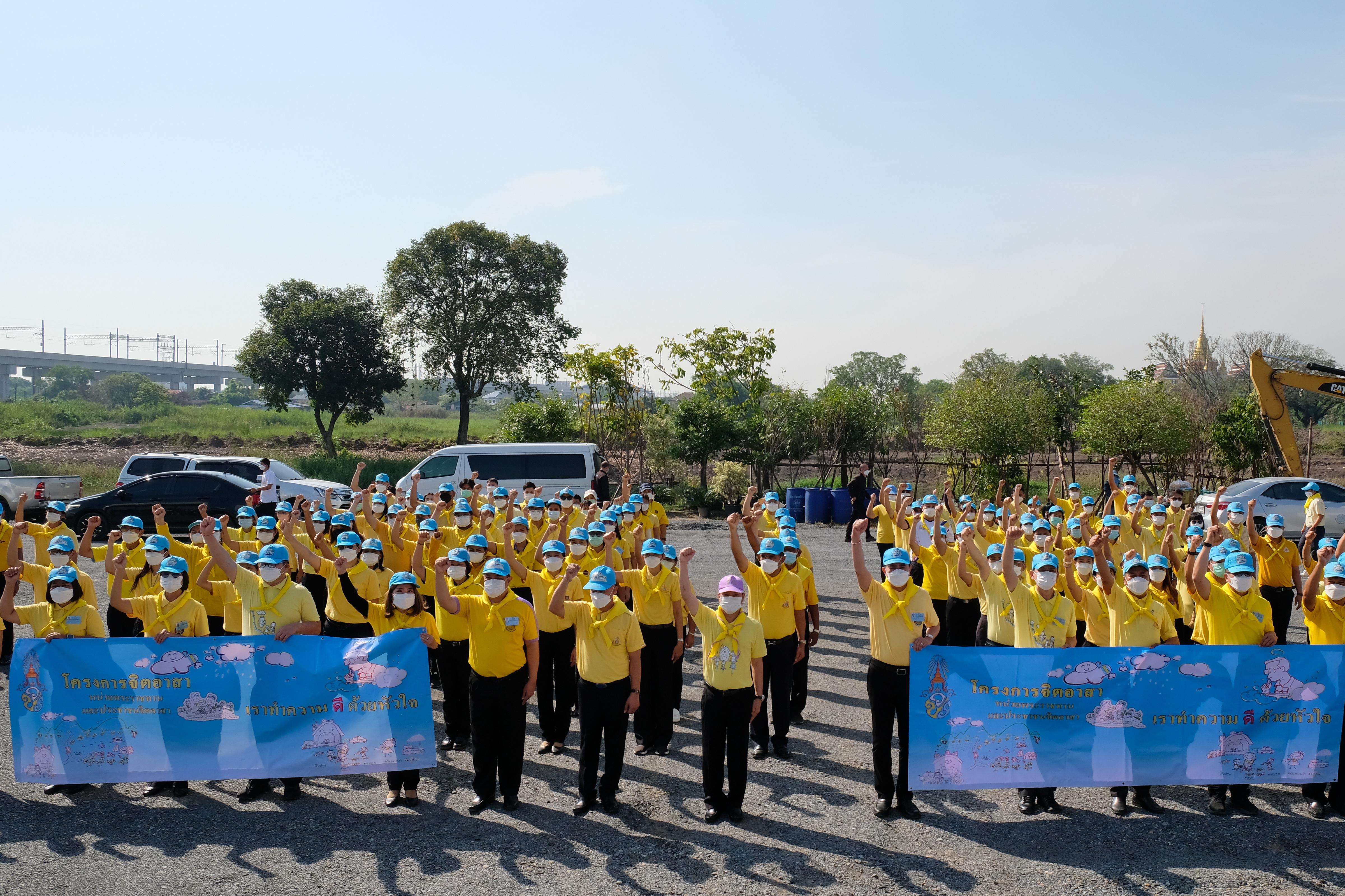 พช.ปทุมธานี “รวมพลังจิตอาสา มุ่งมั่นทำความดี ด้วยหัวใจ ปลูกต้นไม้เพื่อชาติ” ถวายราชสดุดีเนื่องในวันคล้ายวันพระราชสมภพสมเด็จพระศรีนครินทราบรมราชชนนี พร้อมจัดกิจกรรมเนื่องในวันรักต้นไม้ประจำปีของชาติ