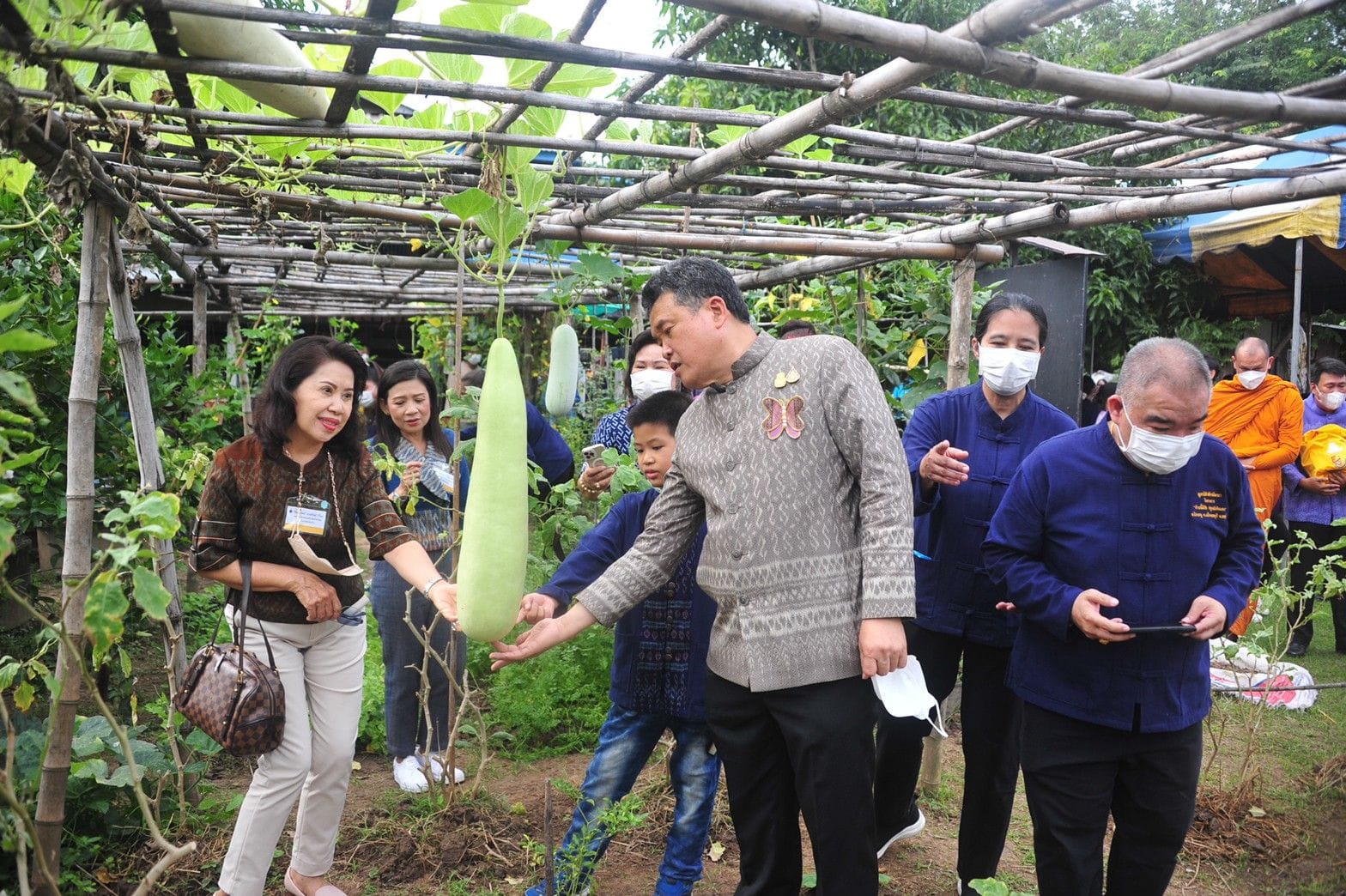 พช.ปทุมธานี “ร่วมศึกษาดูงาน โก่งธนูโมเดล จังหวัดลพบุรี ภายใต้โครงการ แม่บ้านมหาดไทยสัญจร ๔ ภาค ประจำปีงบประมาณ พ.ศ. ๒๕๖๖”