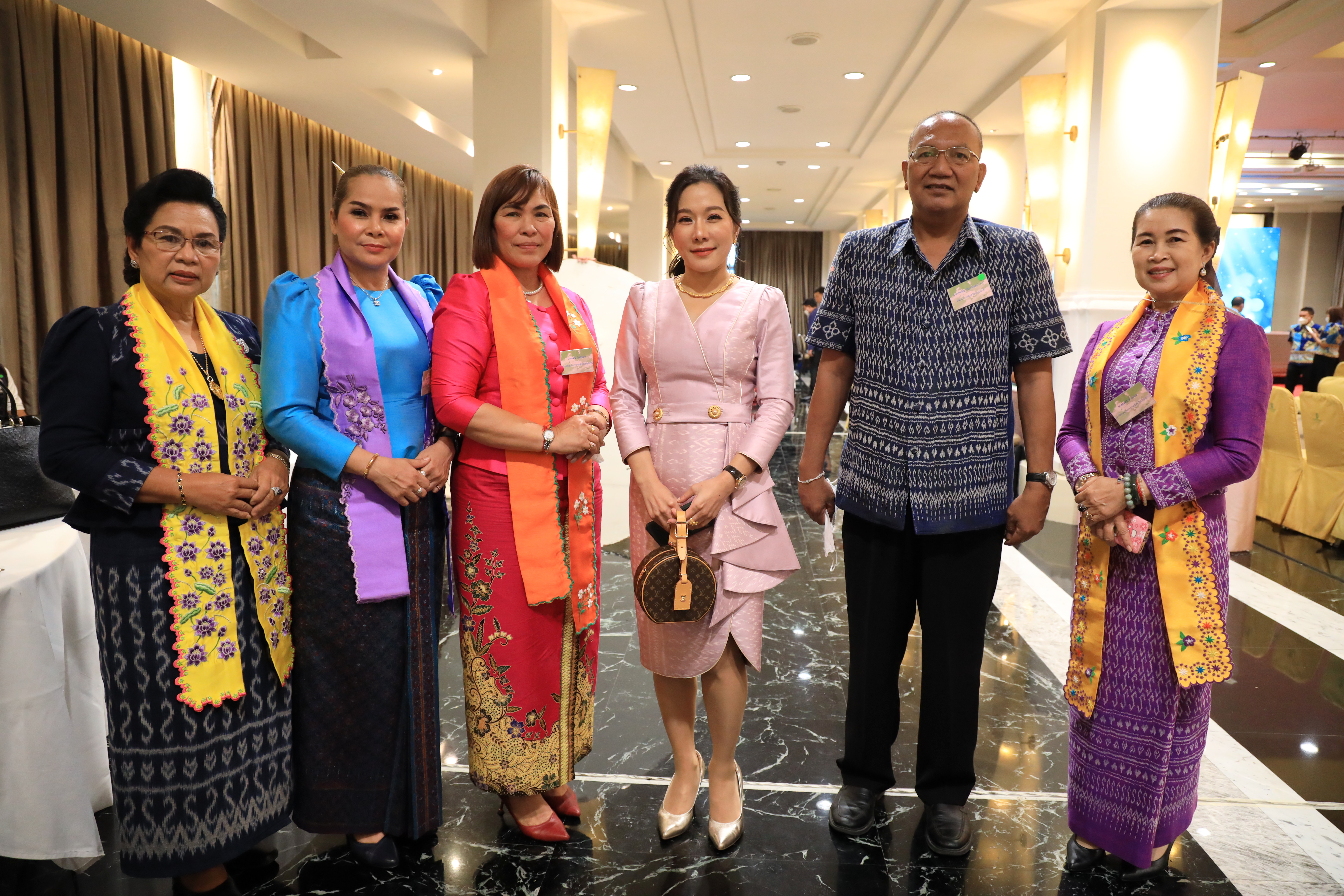 พช.ปทุมธานี “ร่วมกิจกรรมแสดงแบบ ผ้าไทยใส่ให้สนุก ของสมาคมแม่บ้านมหาดไทย”