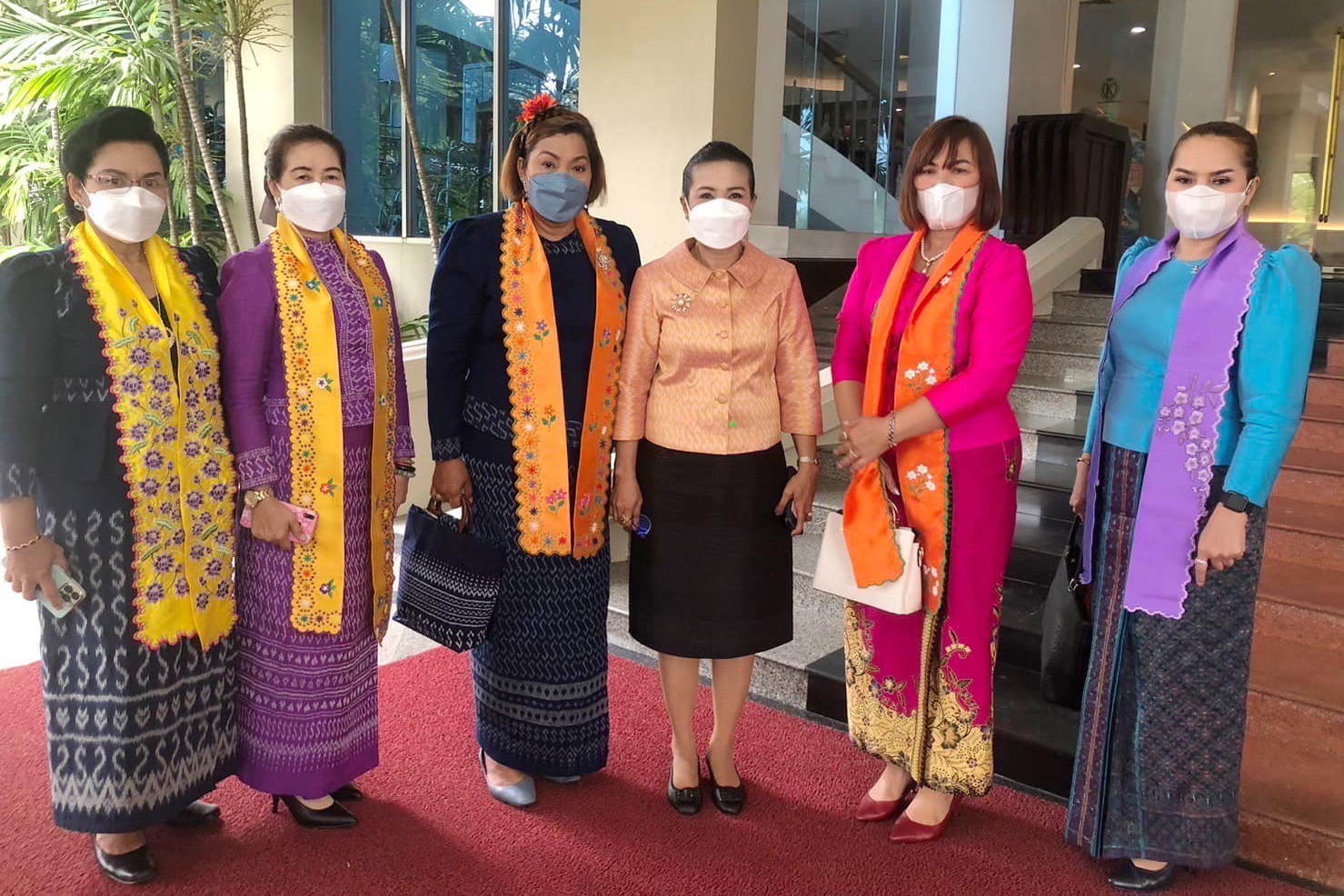 พช.ปทุมธานี “ร่วมกิจกรรมแสดงแบบ ผ้าไทยใส่ให้สนุก ของสมาคมแม่บ้านมหาดไทย”