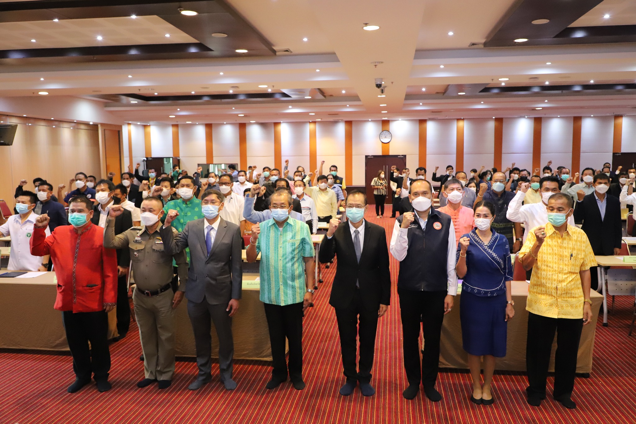 พช.ปทุมธานี “ร่วมพิธีลงนามบันทึกข้อตกลงความร่วมมือ (MOU) ว่าด้วย การบูรณาการรักษาความสะอาด และความเป็นระเบียบ เรียบร้อยเส้นทางการคมนาคม ทางเท้า เกาะกลางถนน ฯ มุ่งสู่ปทุมธานีเมืองน่าอยู่ อย่างยั่งยืน”