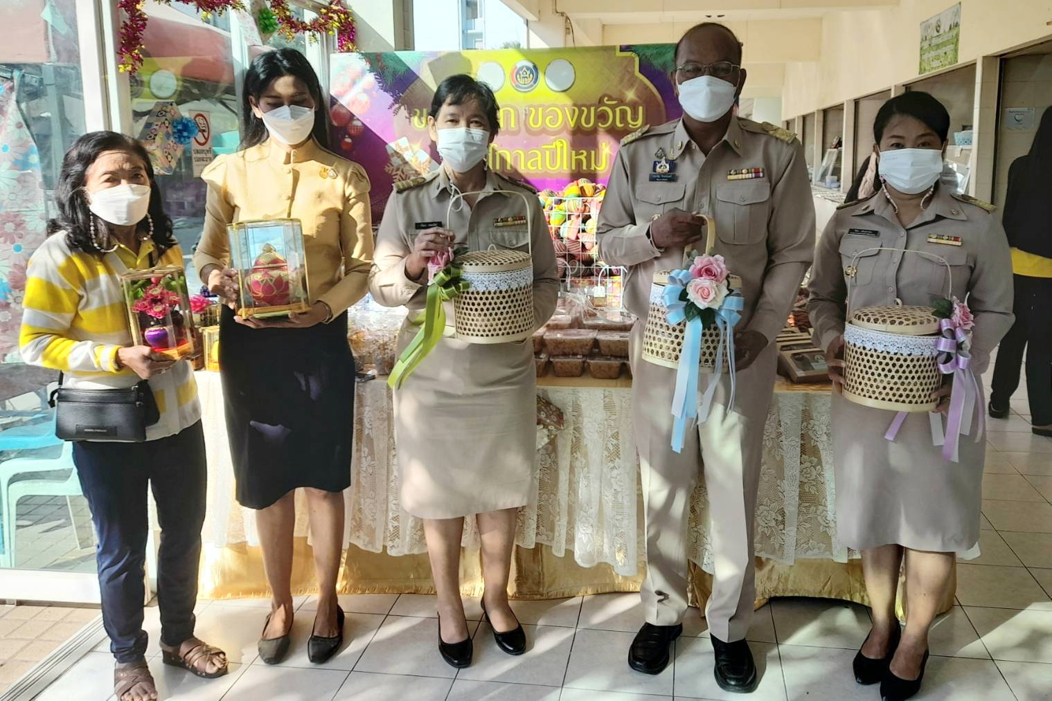 พช.ปทุมธานี “เครือข่าย OTOP จังหวัดปทุมธานี จำหน่ายขวัญของฝากช่วงเทศกาลปีใหม่ ๒๕๖๖”