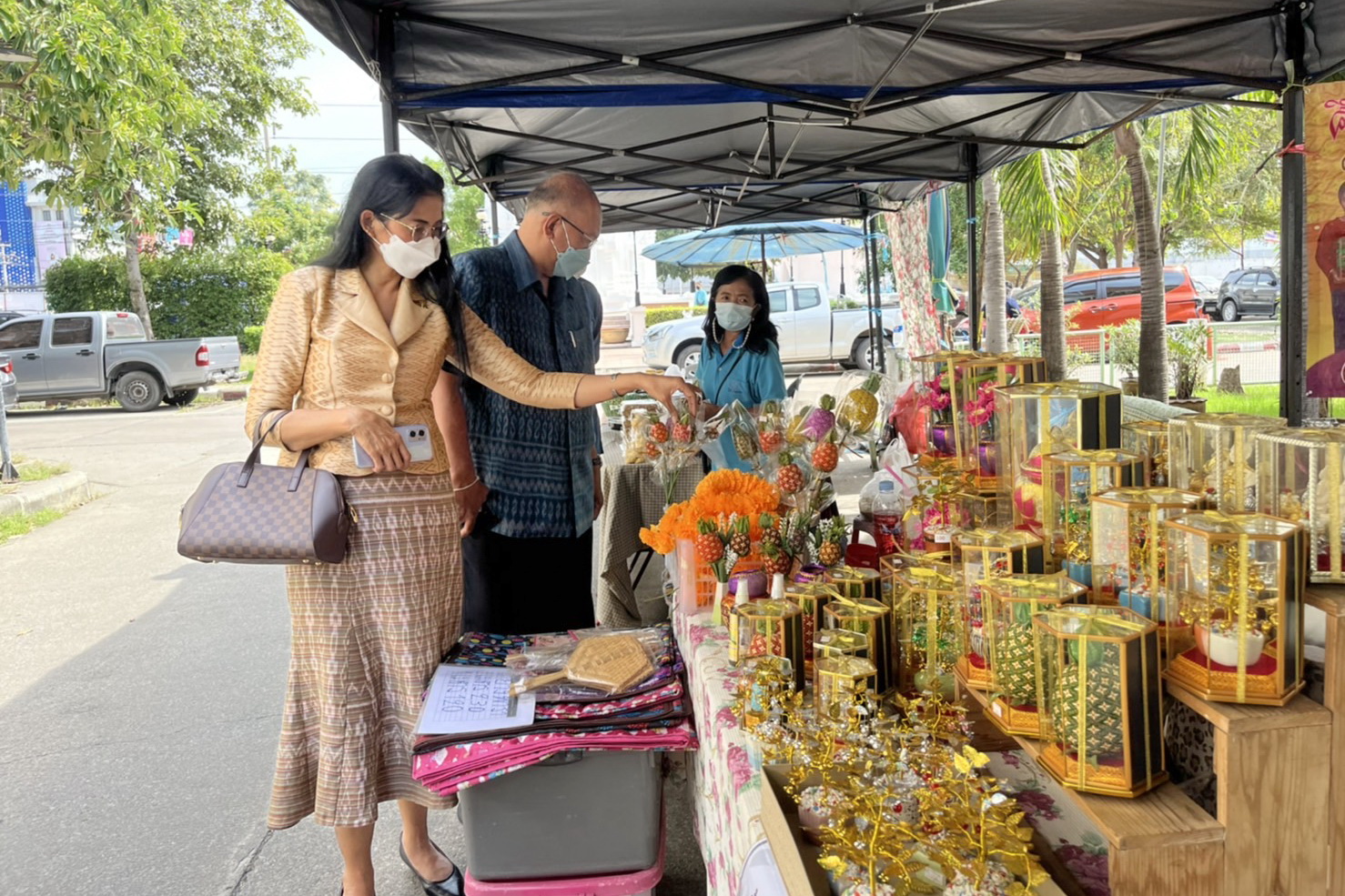 พช.ปทุมธานี “พัฒนาการจังหวัดปทุมธานี ตรวจเยี่ยมและให้กำลังใจร้านค้าตลาดประชารัฐคนไทยยิ้มได้”