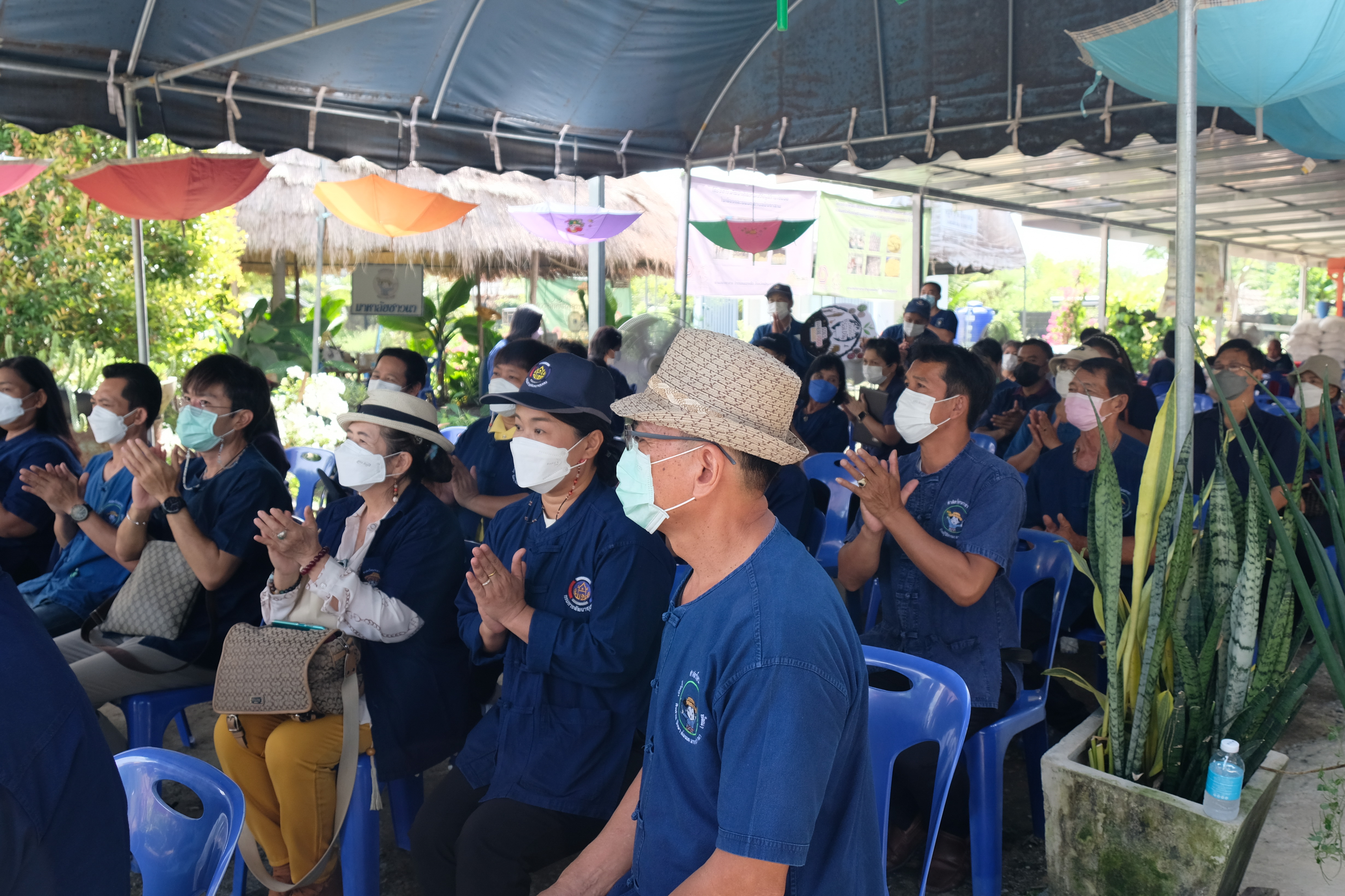 พช.ปทุมธานี “ร่วมพิธีเกี่ยวข้าว พันธุ์ข้าวหอมปทุมธานี ๑ ปีที่ ๖”