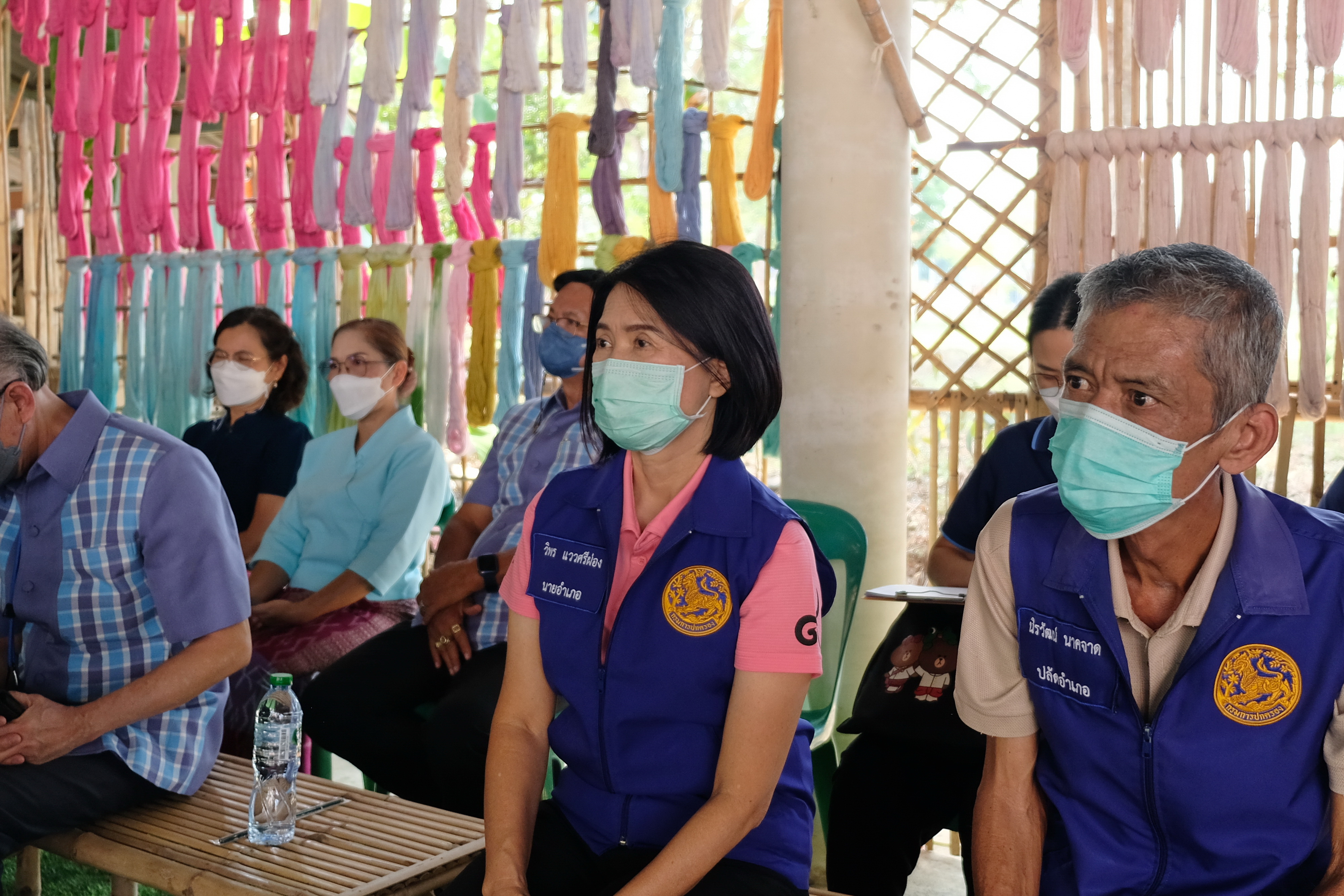 พช.ปทุมธานี “ร่วมต้อนรับคณะสมาชิกวุฒิสภาที่เดินทางมาติดตามผลการดำเนินงานของวิสาหกิจชุมชนกลุ่มแม่บ้านแสงตะวัน ผ้าใยกล้วยบัวหลวง จังหวัดปทุมธานี”