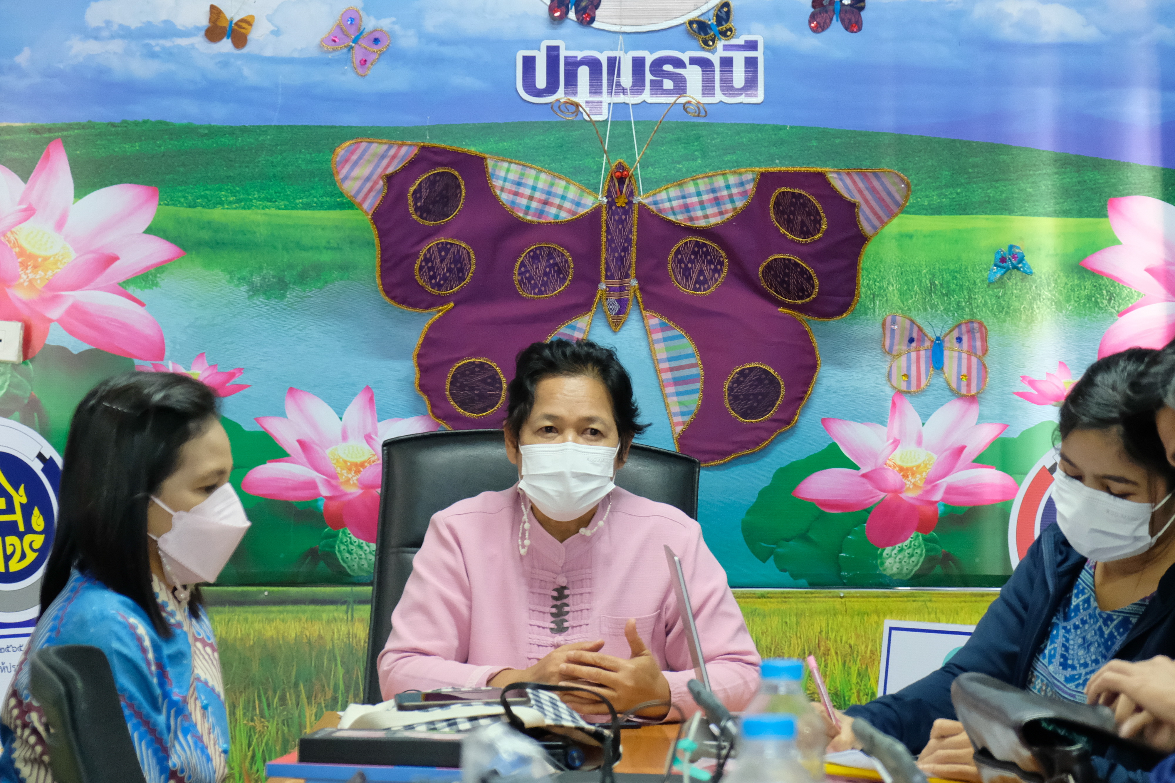 พช.ปทุมธานี “ประชุมเจ้าหน้าที่ผู้รับผิดชอบการบริหารการจัดเก็บข้อมูลความจำเป็นพื้นฐาน (จปฐ.) และข้อมูลพื้นฐานระดับหมู่บ้าน (กชช. ๒ค)”