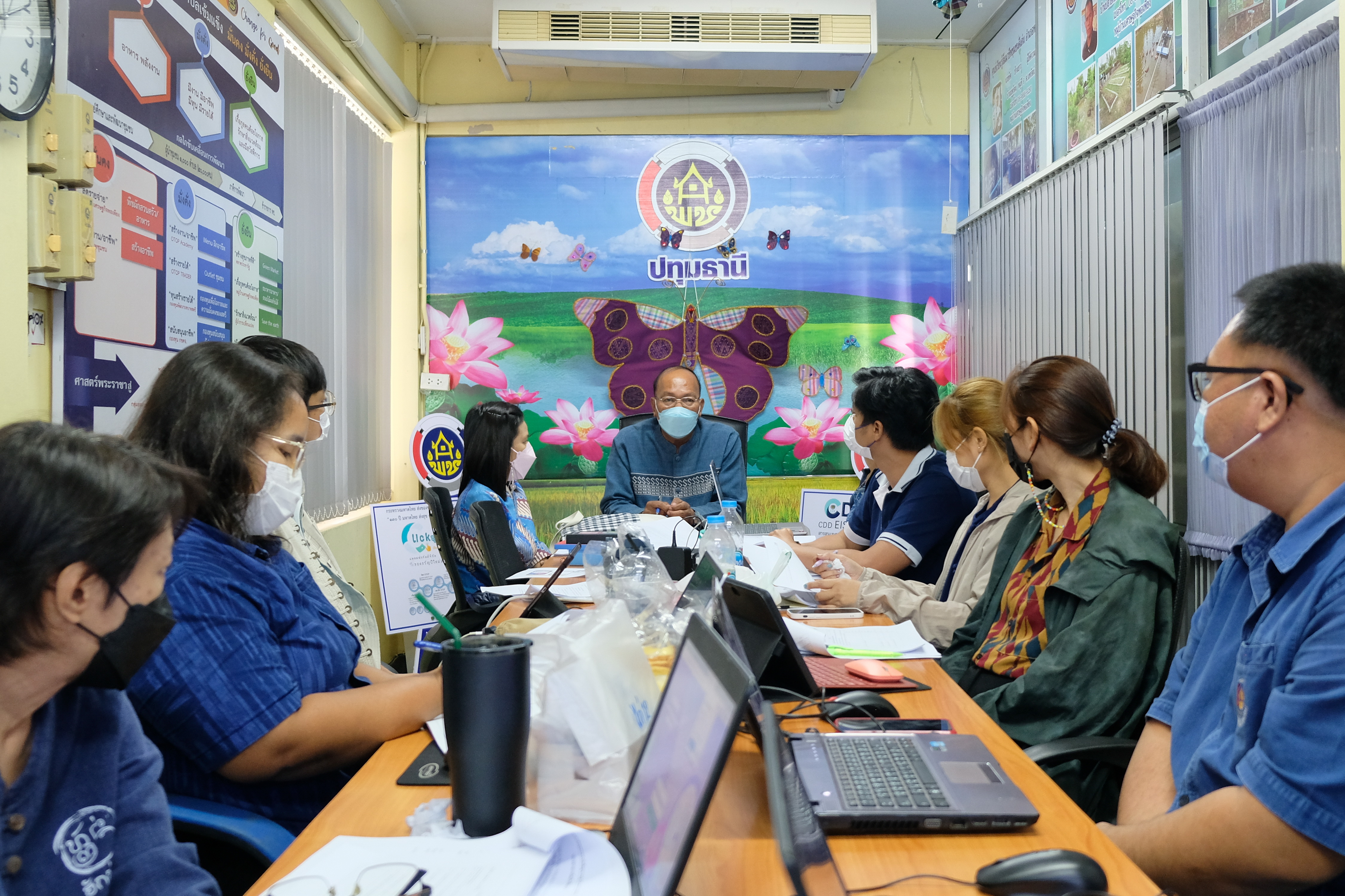 พช.ปทุมธานี “ประชุมเจ้าหน้าที่ผู้รับผิดชอบการบริหารการจัดเก็บข้อมูลความจำเป็นพื้นฐาน (จปฐ.) และข้อมูลพื้นฐานระดับหมู่บ้าน (กชช. ๒ค)”